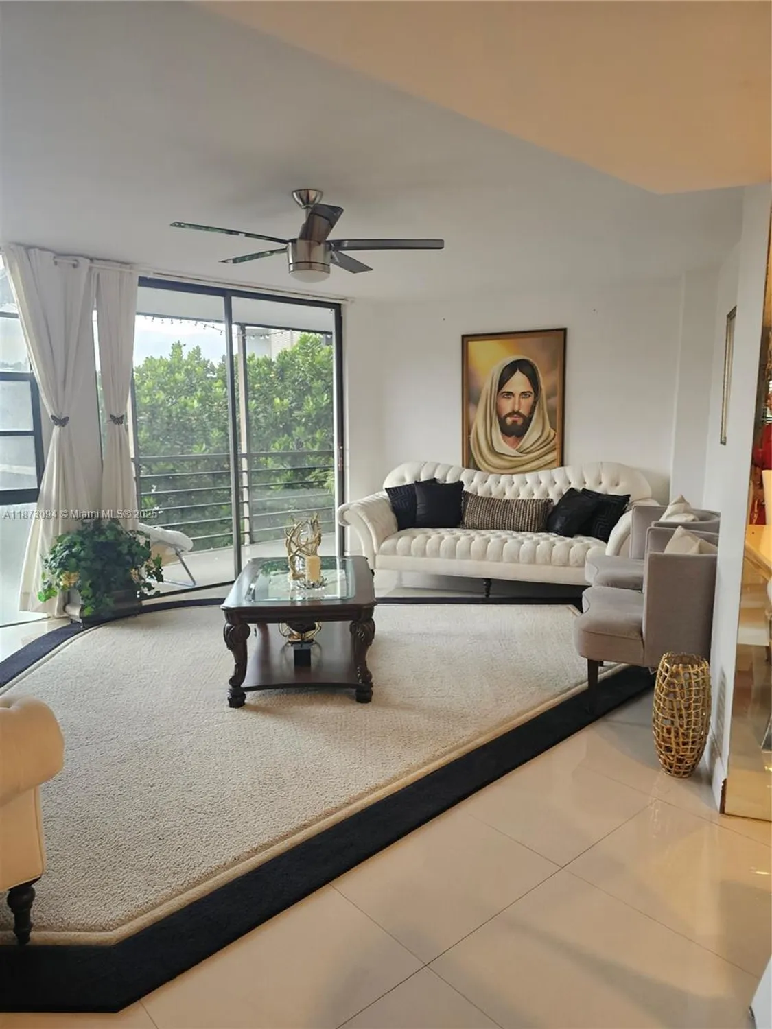 Property Slideshow image 22 of 25 | 20400 w country club dr 315, Aventura, FL, 33180