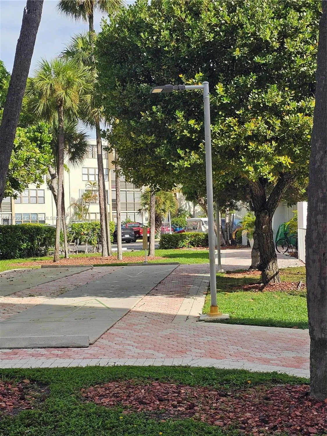 Property Slideshow image 5 of 25 | 20400 w country club dr 315, Aventura, FL, 33180