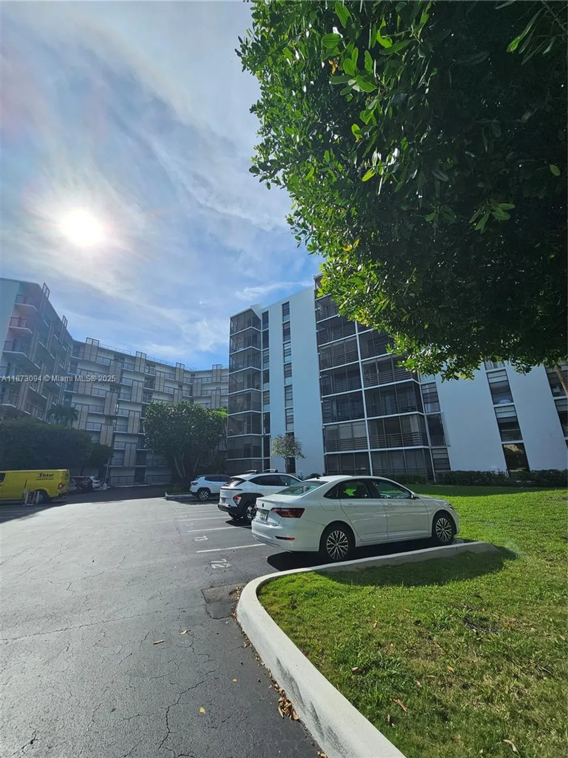 Property Slideshow image 7 of 25 | 20400 w country club dr 315, Aventura, FL, 33180