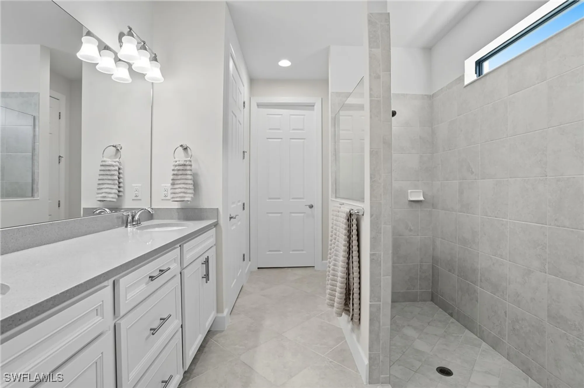 Property Slideshow image 17 of 44 | 12240 sussex st, Fort Myers, FL, 33913
