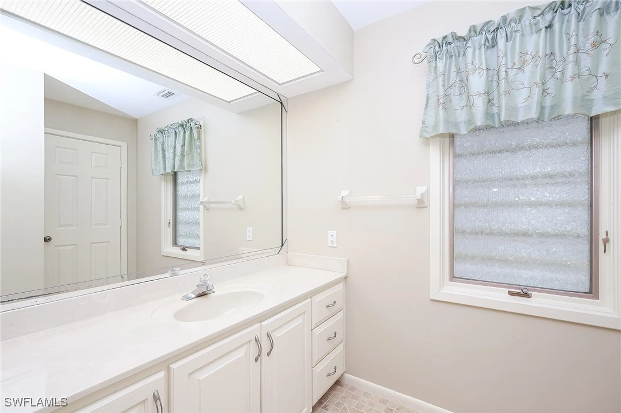 Property Slideshow image 37 of 43 | 724 bay tree ct, Naples, FL, 34108