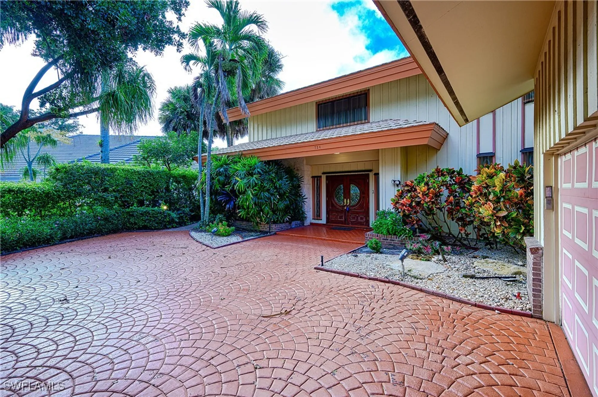 Property Slideshow image 39 of 43 | 724 bay tree ct, Naples, FL, 34108