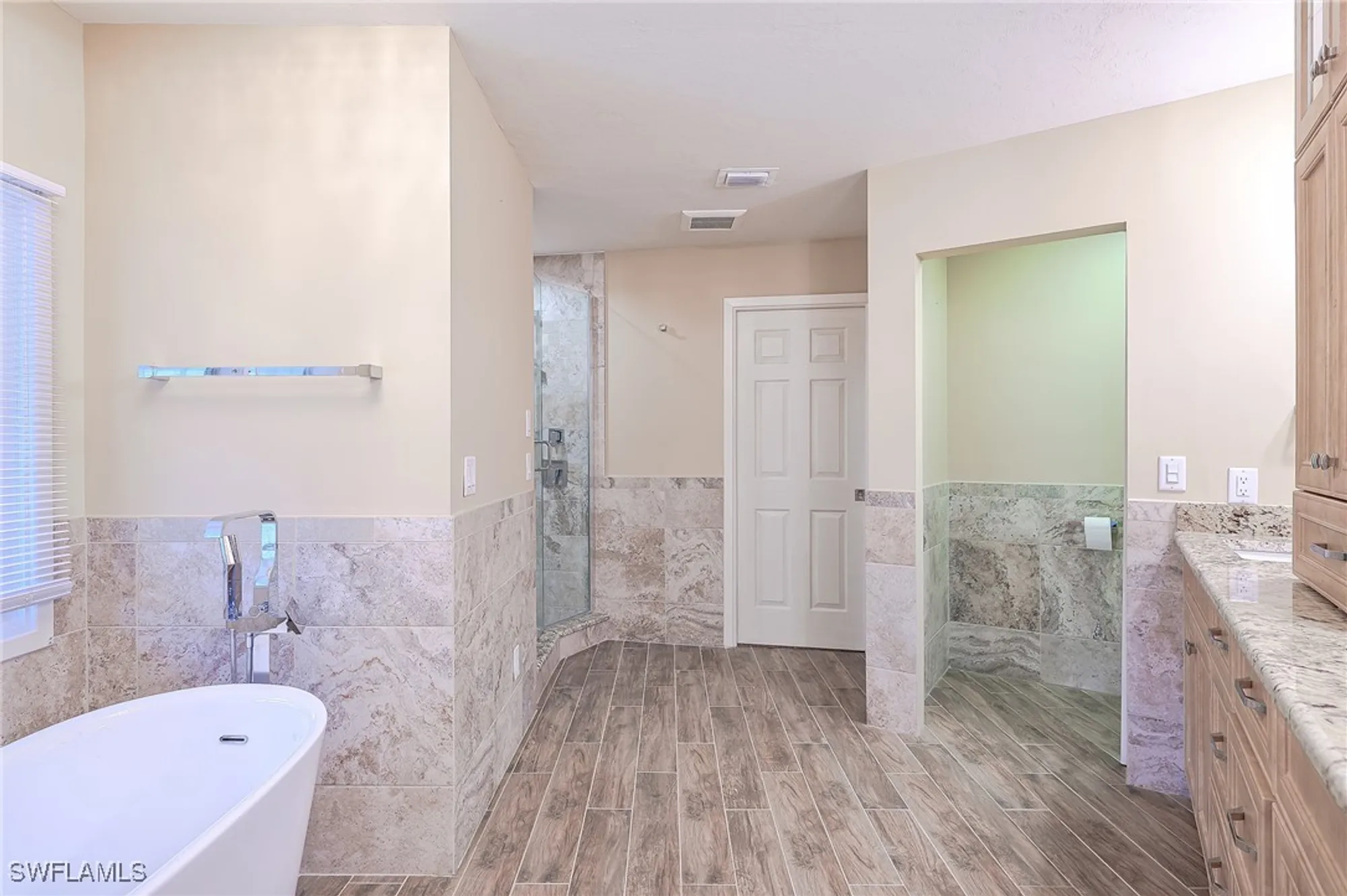 Property Slideshow image 30 of 43 | 724 bay tree ct, Naples, FL, 34108