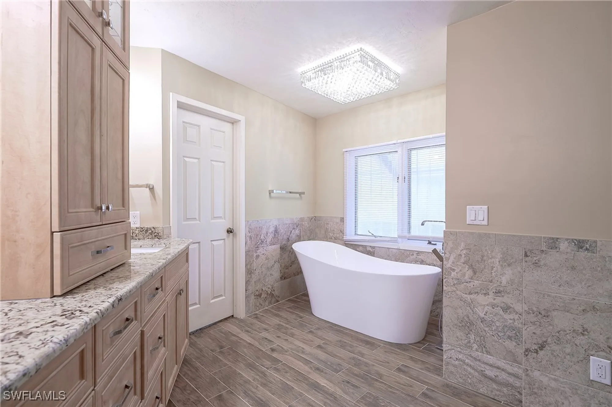 Property Slideshow image 31 of 43 | 724 bay tree ct, Naples, FL, 34108