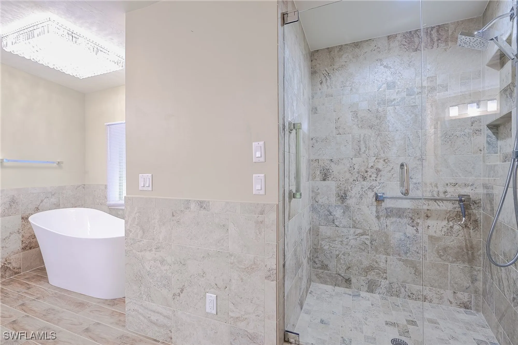 Property Slideshow image 32 of 43 | 724 bay tree ct, Naples, FL, 34108