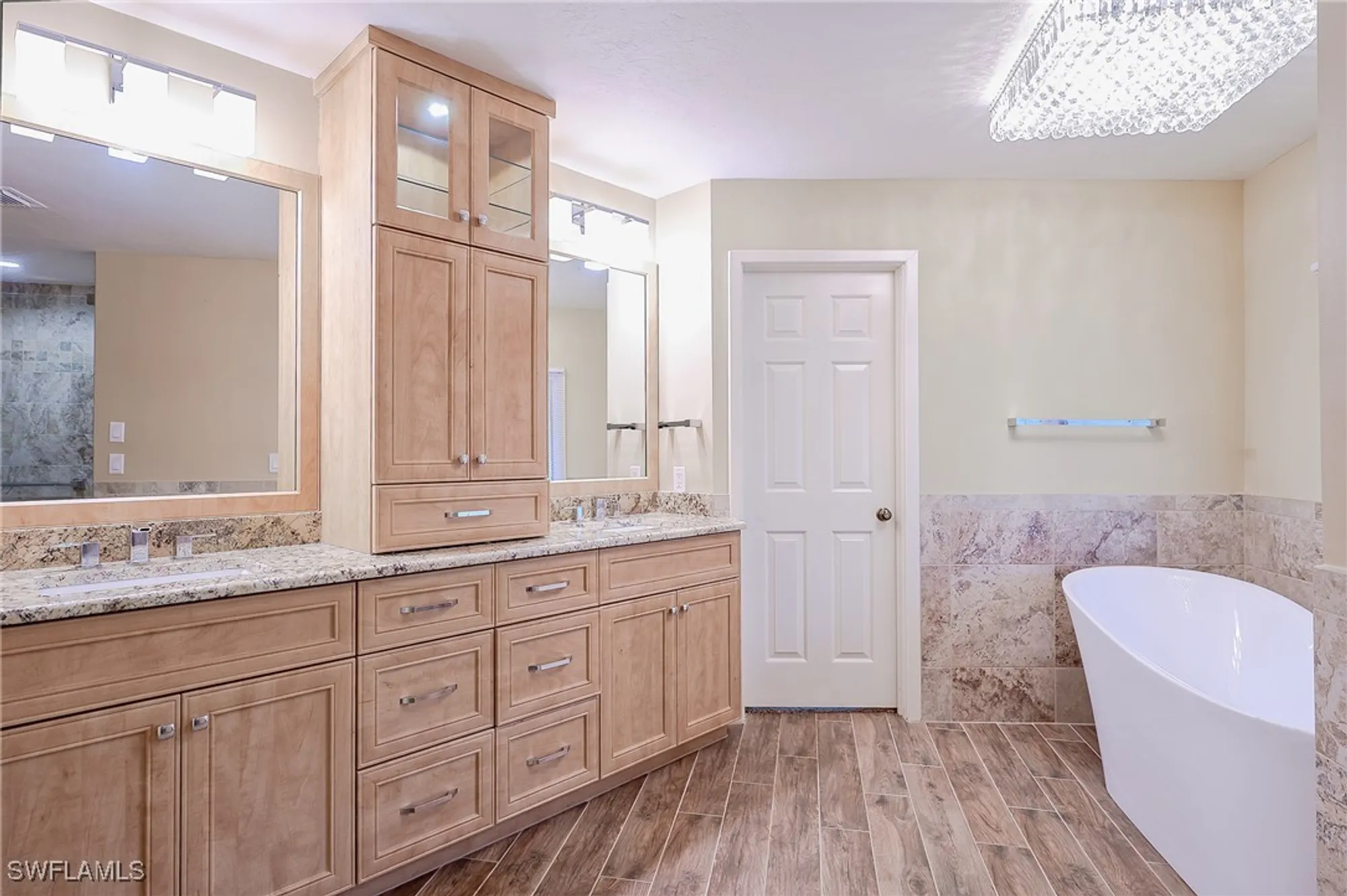 Property Slideshow image 33 of 43 | 724 bay tree ct, Naples, FL, 34108