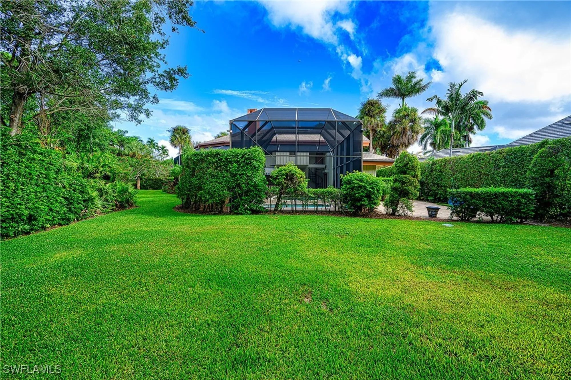 Property Slideshow image 9 of 43 | 724 bay tree ct, Naples, FL, 34108