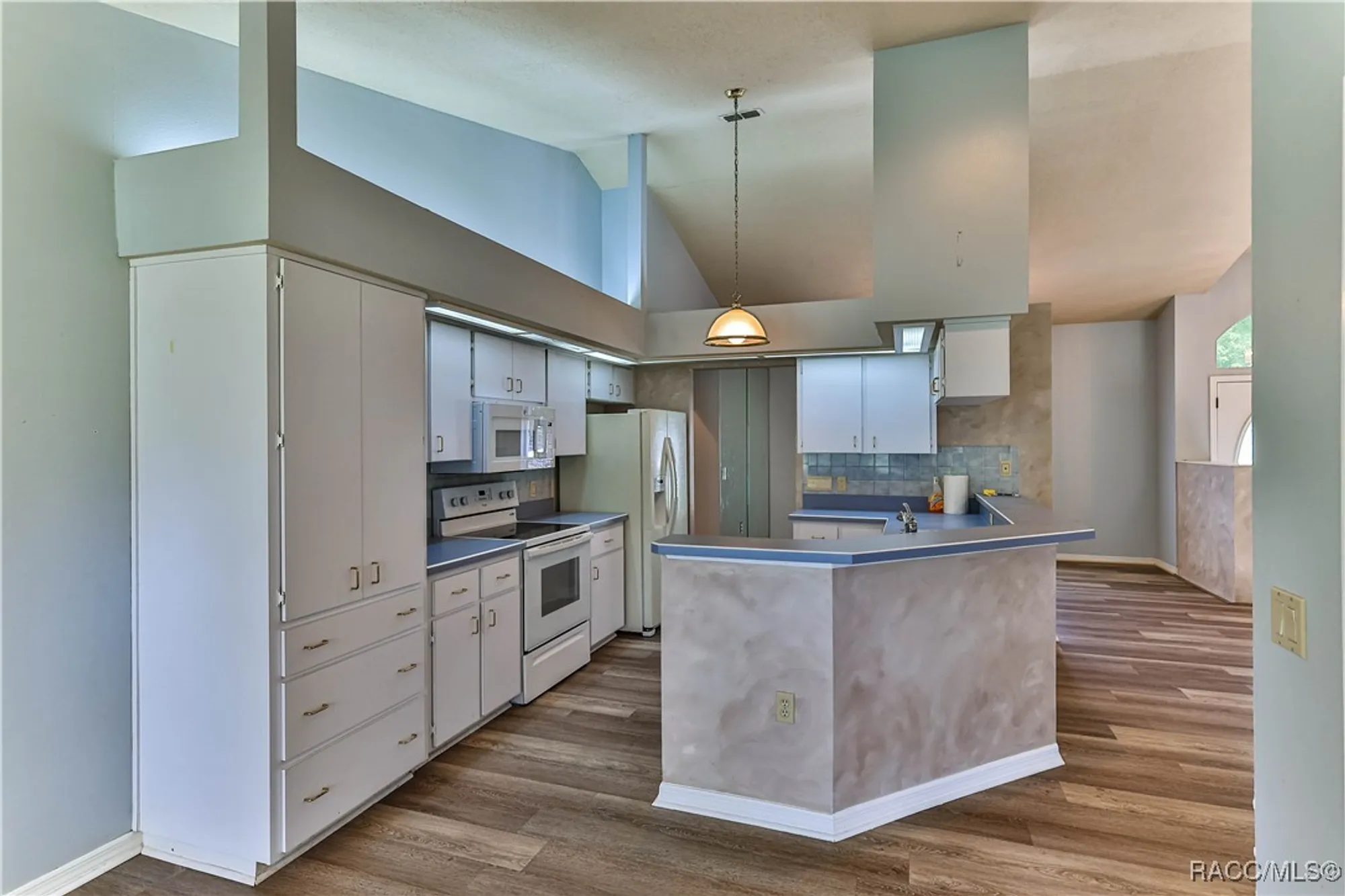 Property Slideshow image 16 of 41 | 1708 n marlborough loop, Crystal River, FL, 34429