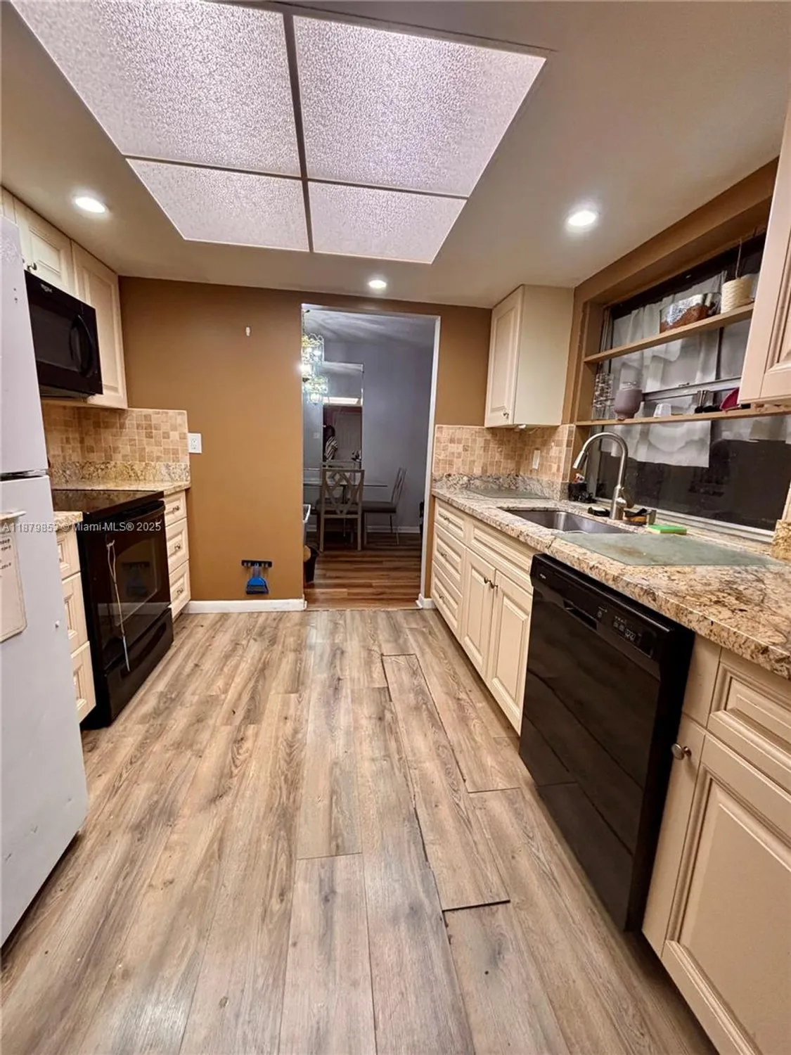 Property Slideshow image 3 of 12 | 1185 n rock island rd, Margate, FL, 33063