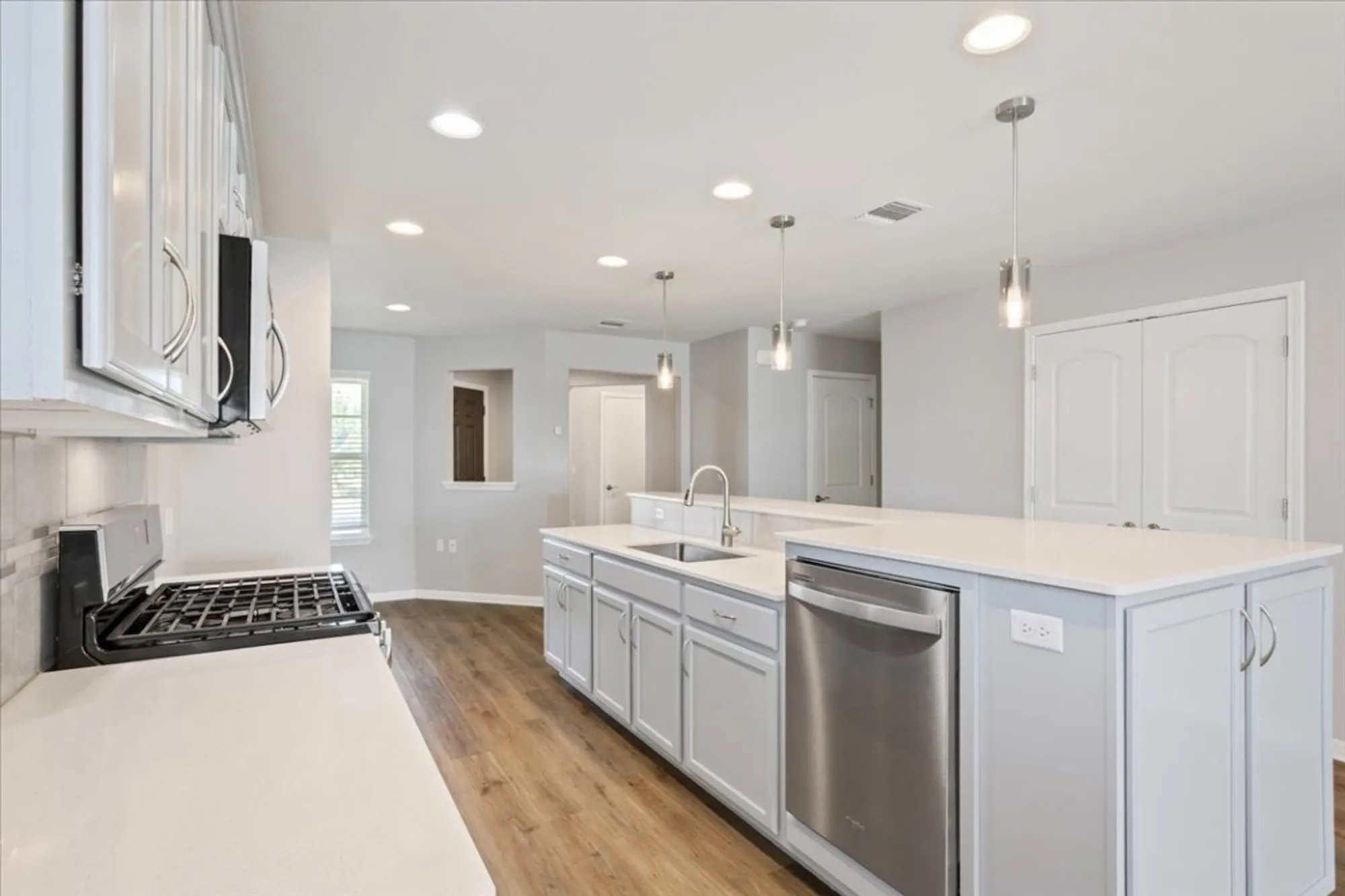 Property Slideshow image 14 of 27 | 105 comal ln, Georgetown, TX, 78633