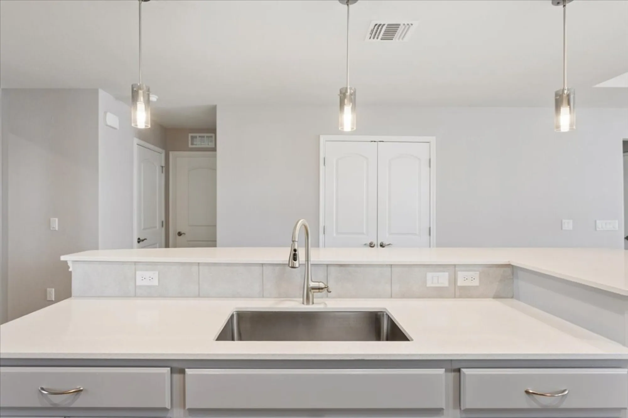 Property Slideshow image 15 of 27 | 105 comal ln, Georgetown, TX, 78633