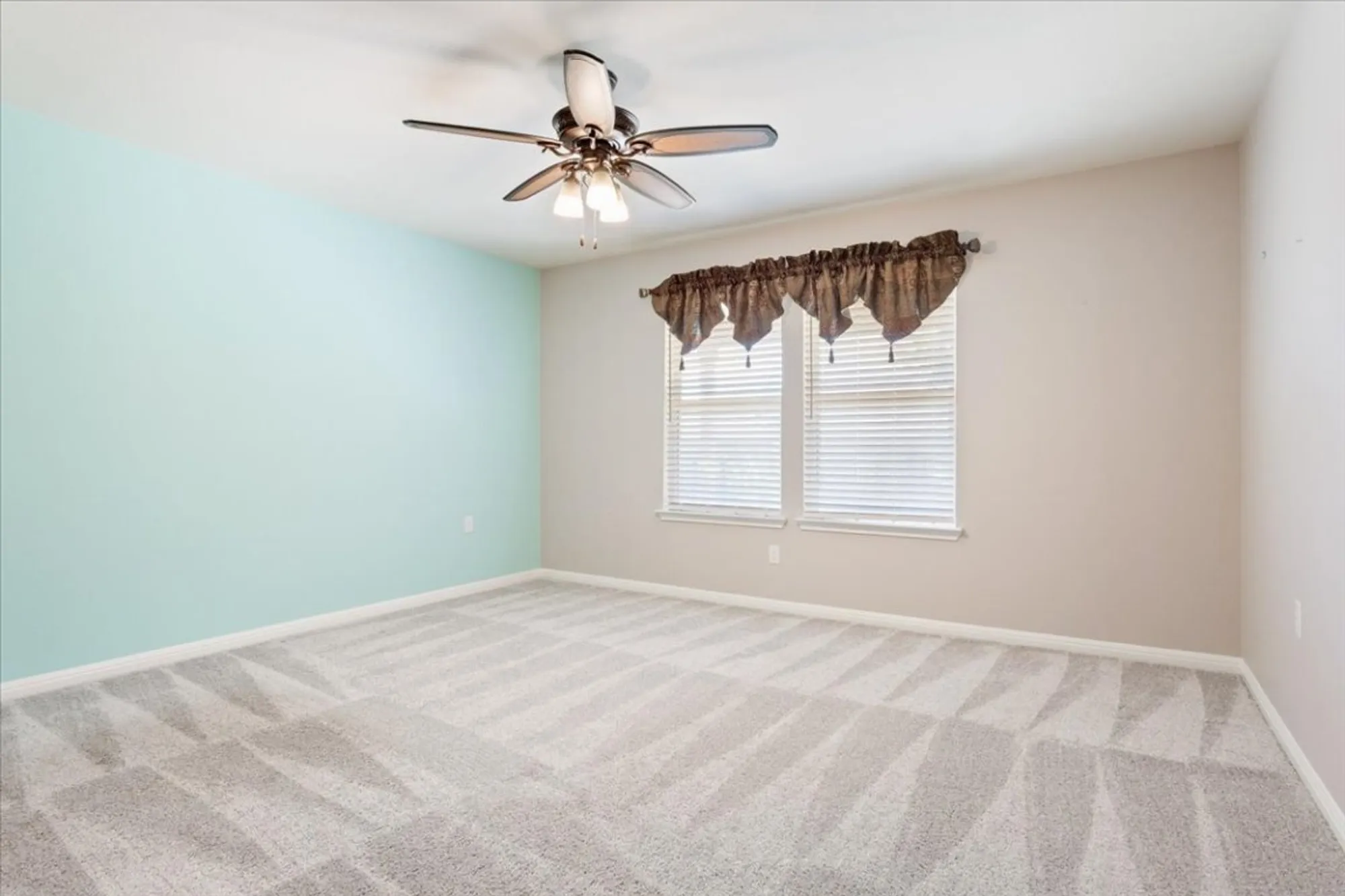 Property Slideshow image 16 of 27 | 105 comal ln, Georgetown, TX, 78633