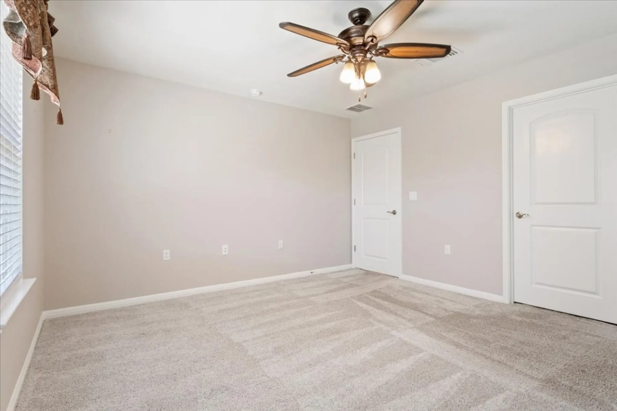 Property Slideshow image 17 of 27 | 105 comal ln, Georgetown, TX, 78633