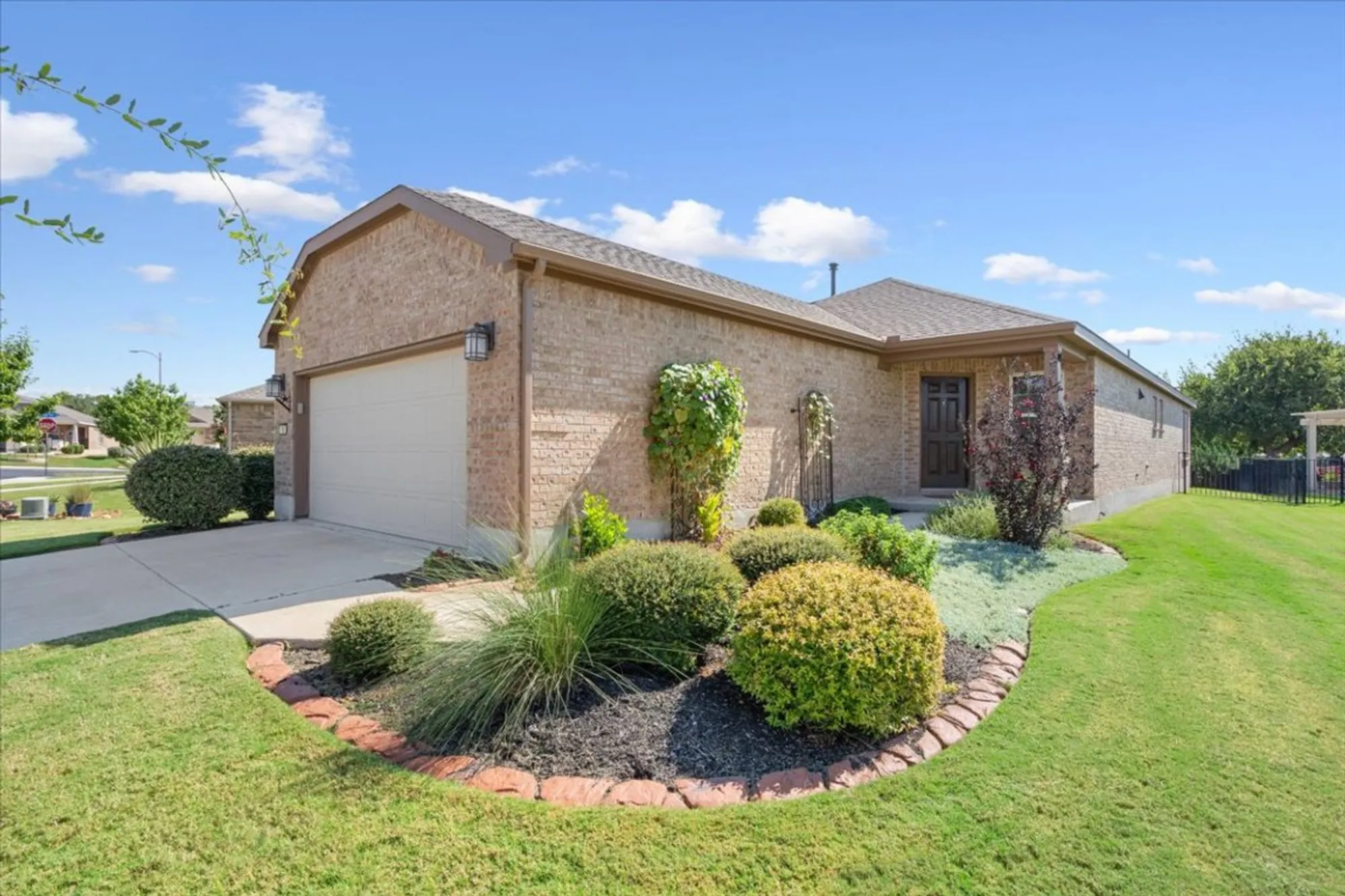 Property Slideshow image 4 of 27 | 105 comal ln, Georgetown, TX, 78633