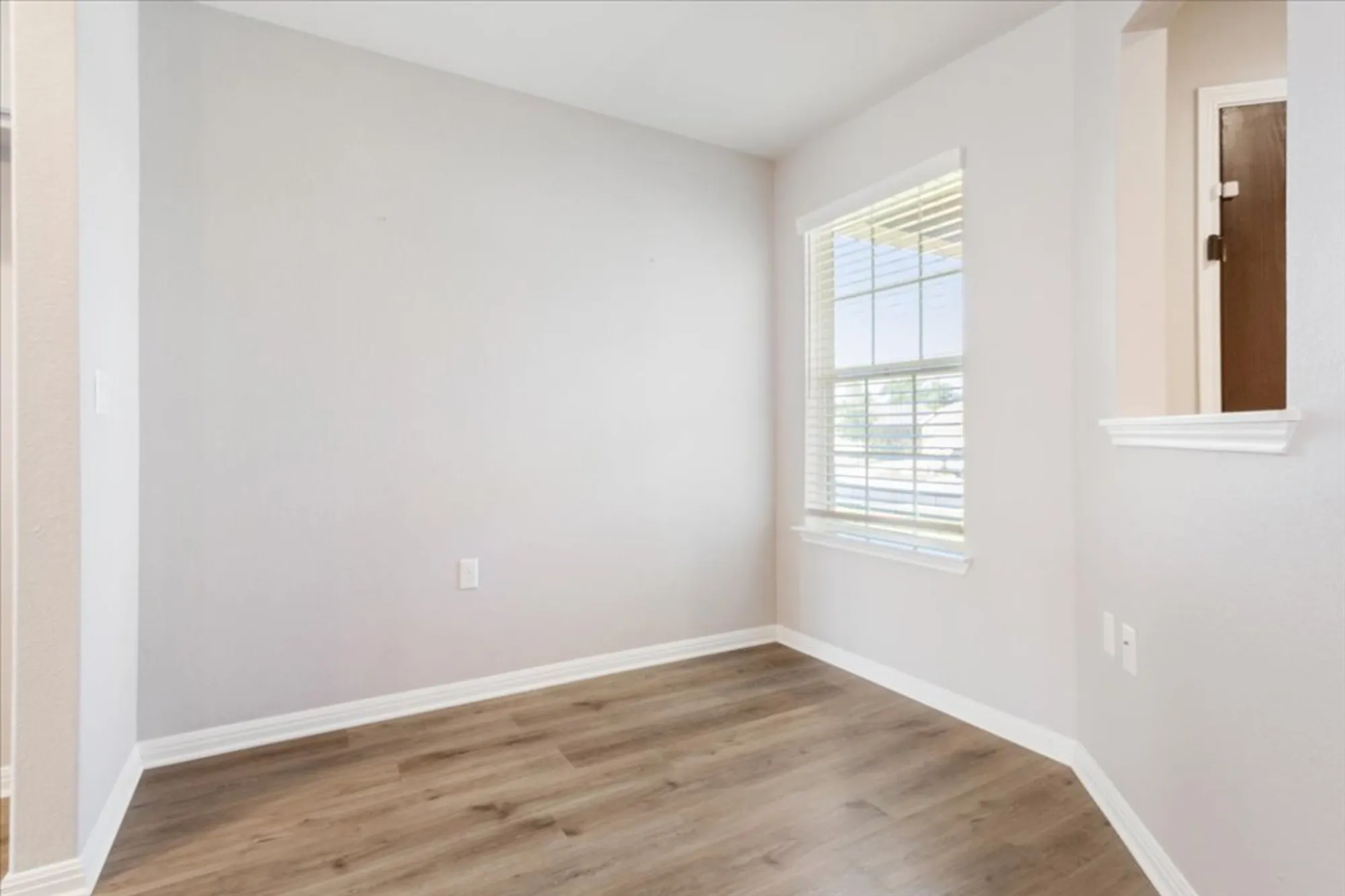 Property Slideshow image 7 of 27 | 105 comal ln, Georgetown, TX, 78633