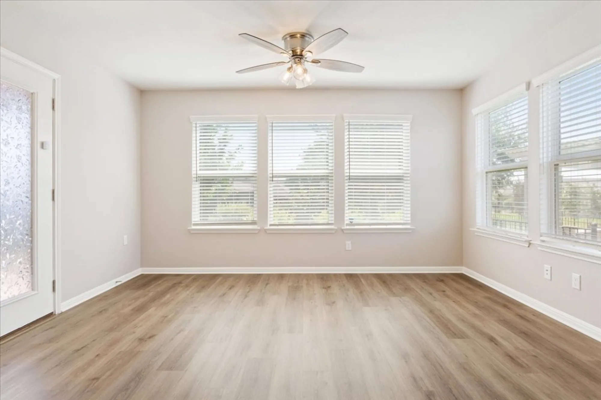 Property Slideshow image 9 of 27 | 105 comal ln, Georgetown, TX, 78633