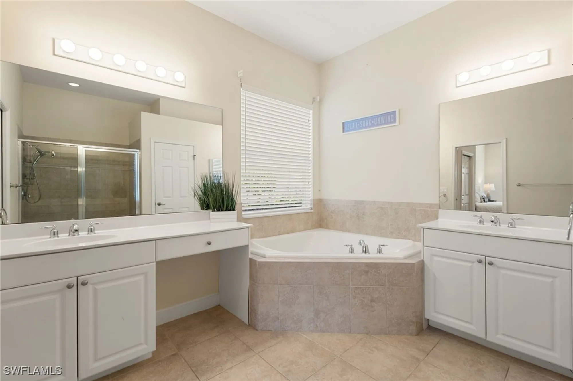 Property Slideshow image 16 of 35 | 3811 lakeview isle ct, Fort Myers, FL, 33905