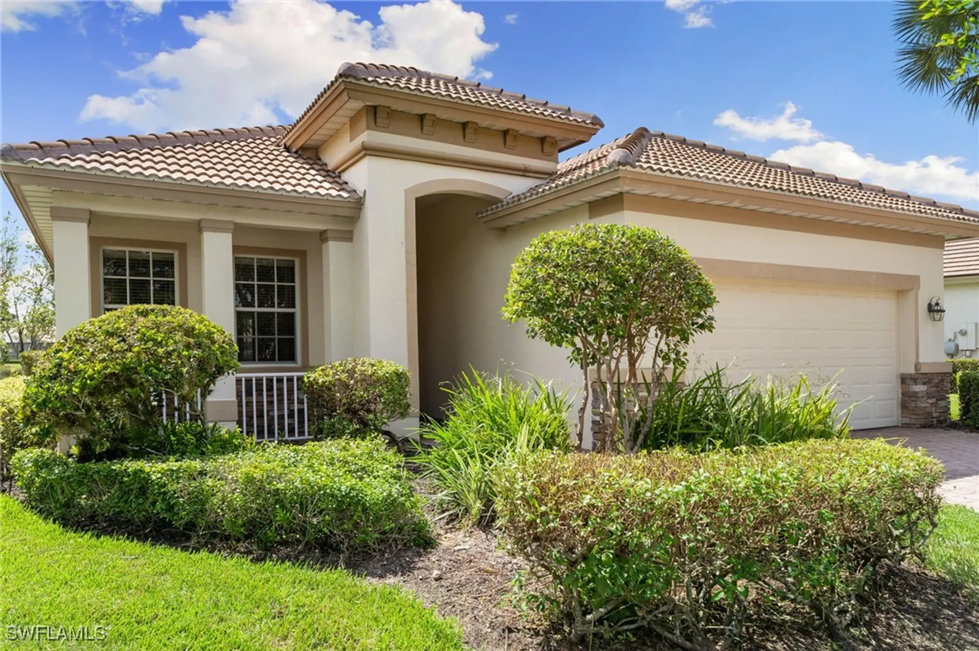 Property Slideshow image 1 of 35 | 3811 lakeview isle ct, Fort Myers, FL, 33905