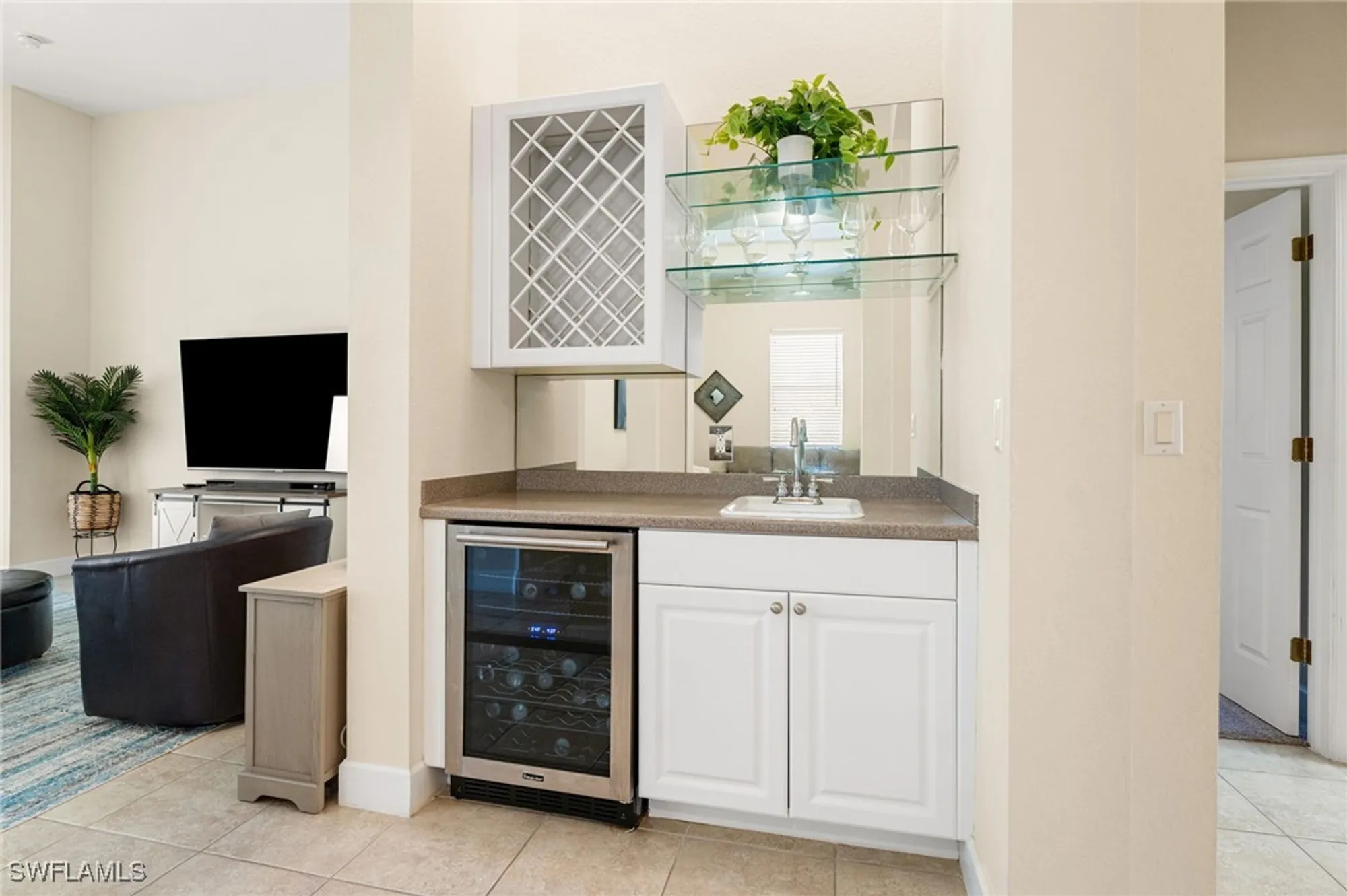 Property Slideshow image 10 of 35 | 3811 lakeview isle ct, Fort Myers, FL, 33905