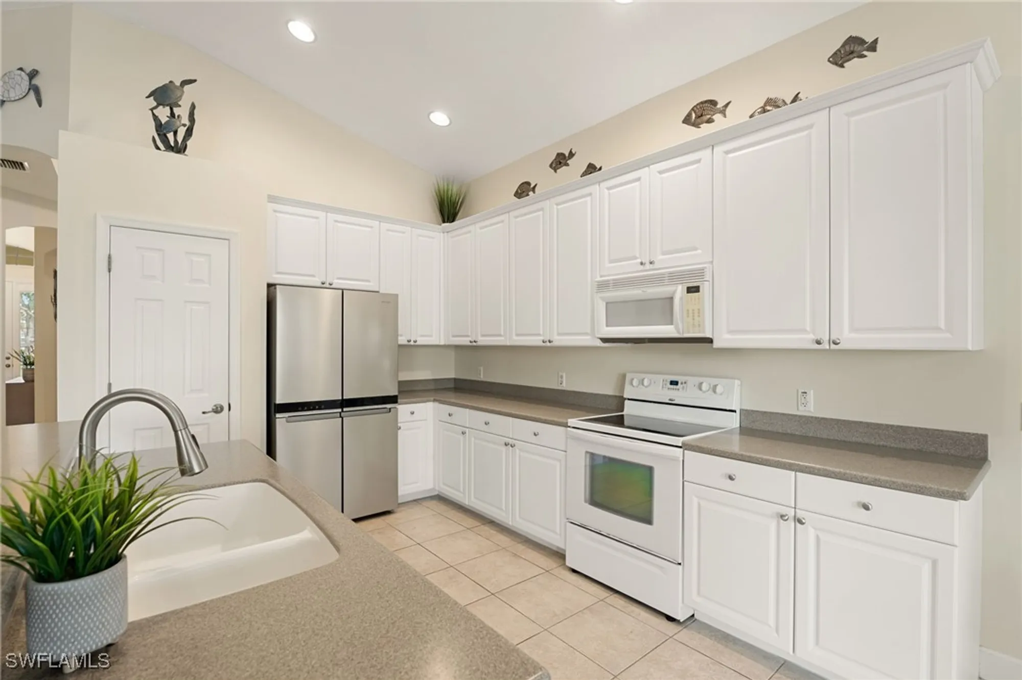 Property Slideshow image 8 of 35 | 3811 lakeview isle ct, Fort Myers, FL, 33905