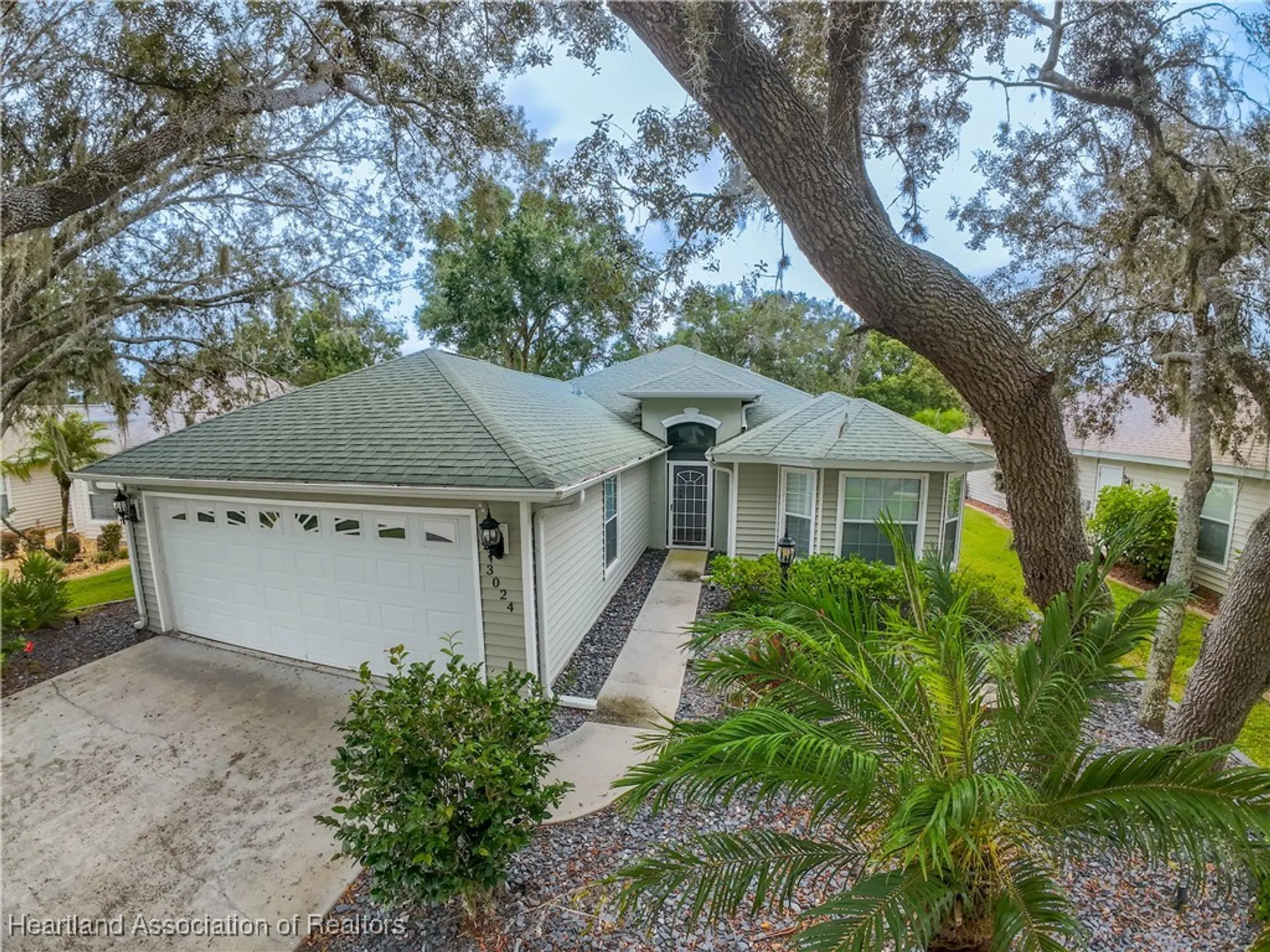 Property Slideshow image 1 of 44 | 3024 oakhill dr, Avon Park, FL, 33825