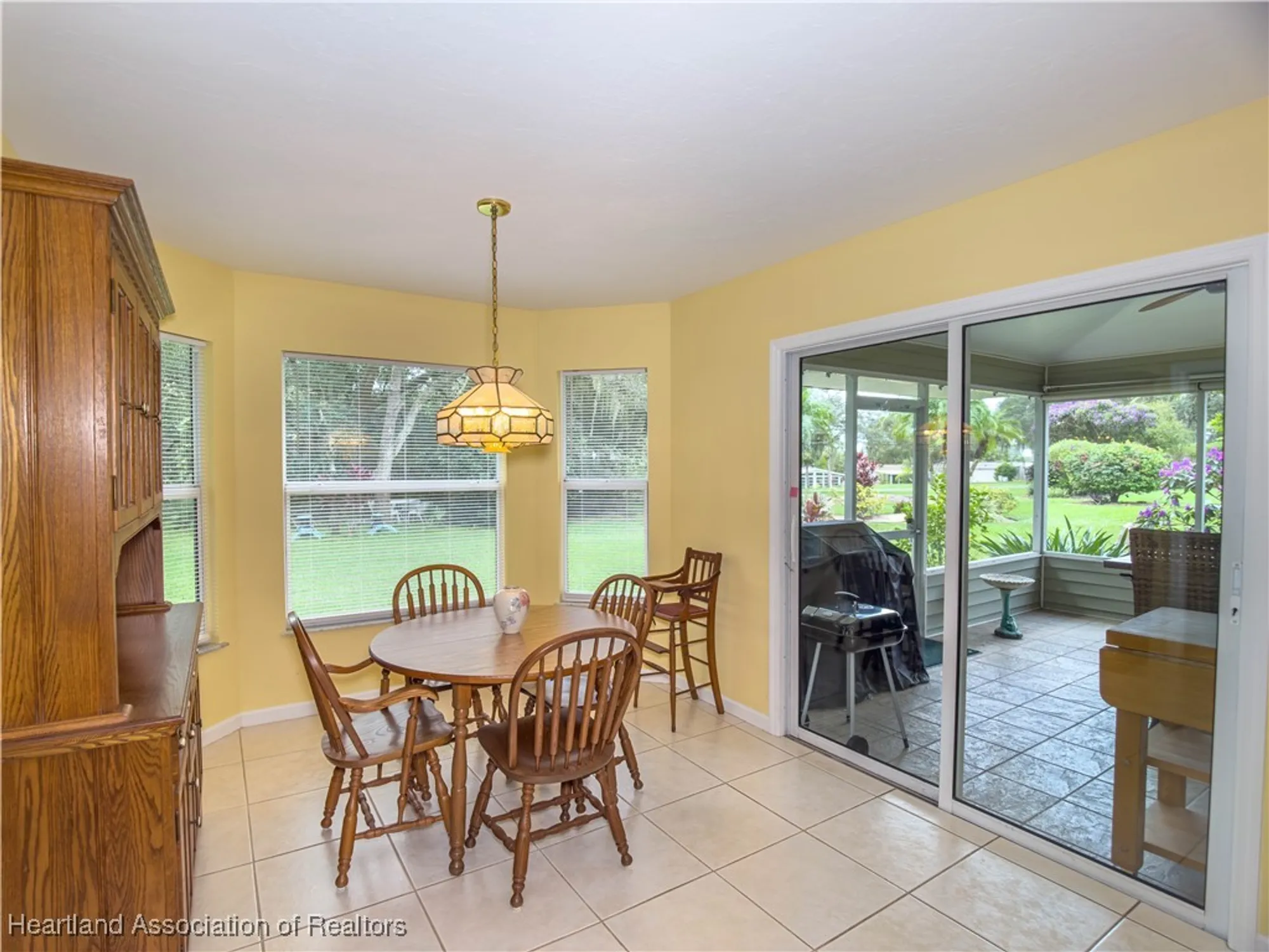 Property Slideshow image 10 of 44 | 3024 oakhill dr, Avon Park, FL, 33825