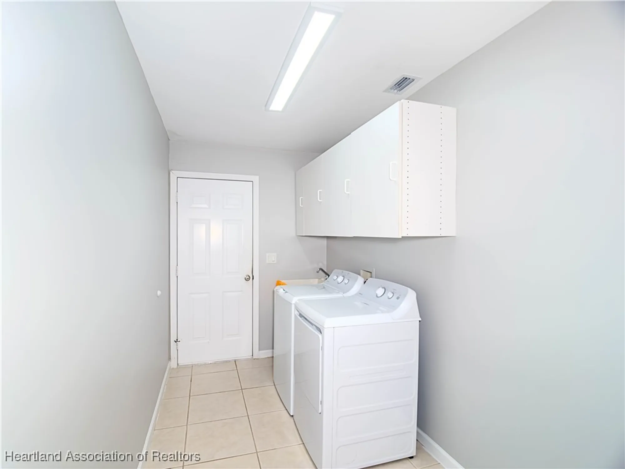 Property Slideshow image 22 of 44 | 3024 oakhill dr, Avon Park, FL, 33825