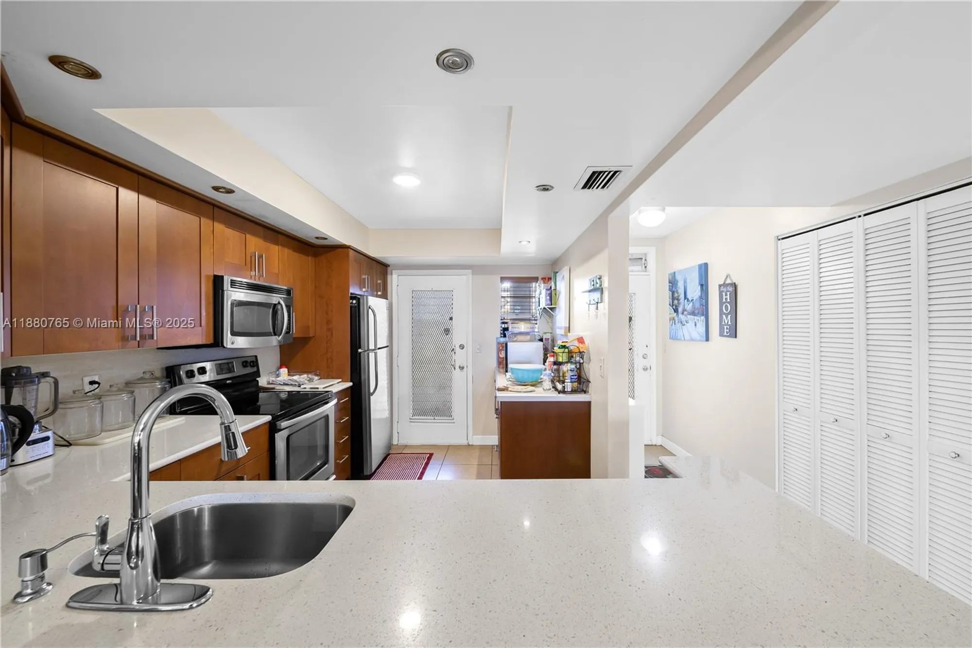 Property Slideshow image 5 of 22 | 2901 nw 46th ave apt 408, Lauderdale Lakes, FL, 33313