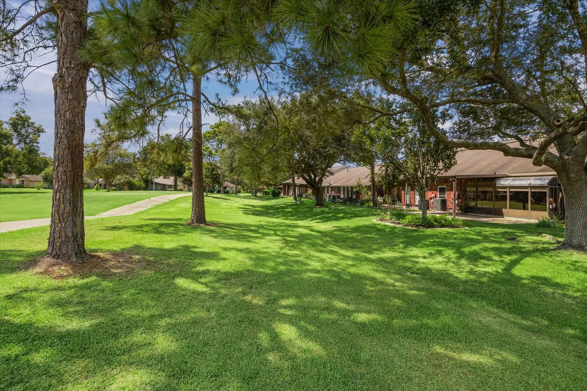 Property Slideshow image 15 of 19 | 3326 s country meadows ln, Pearland, TX, 77584