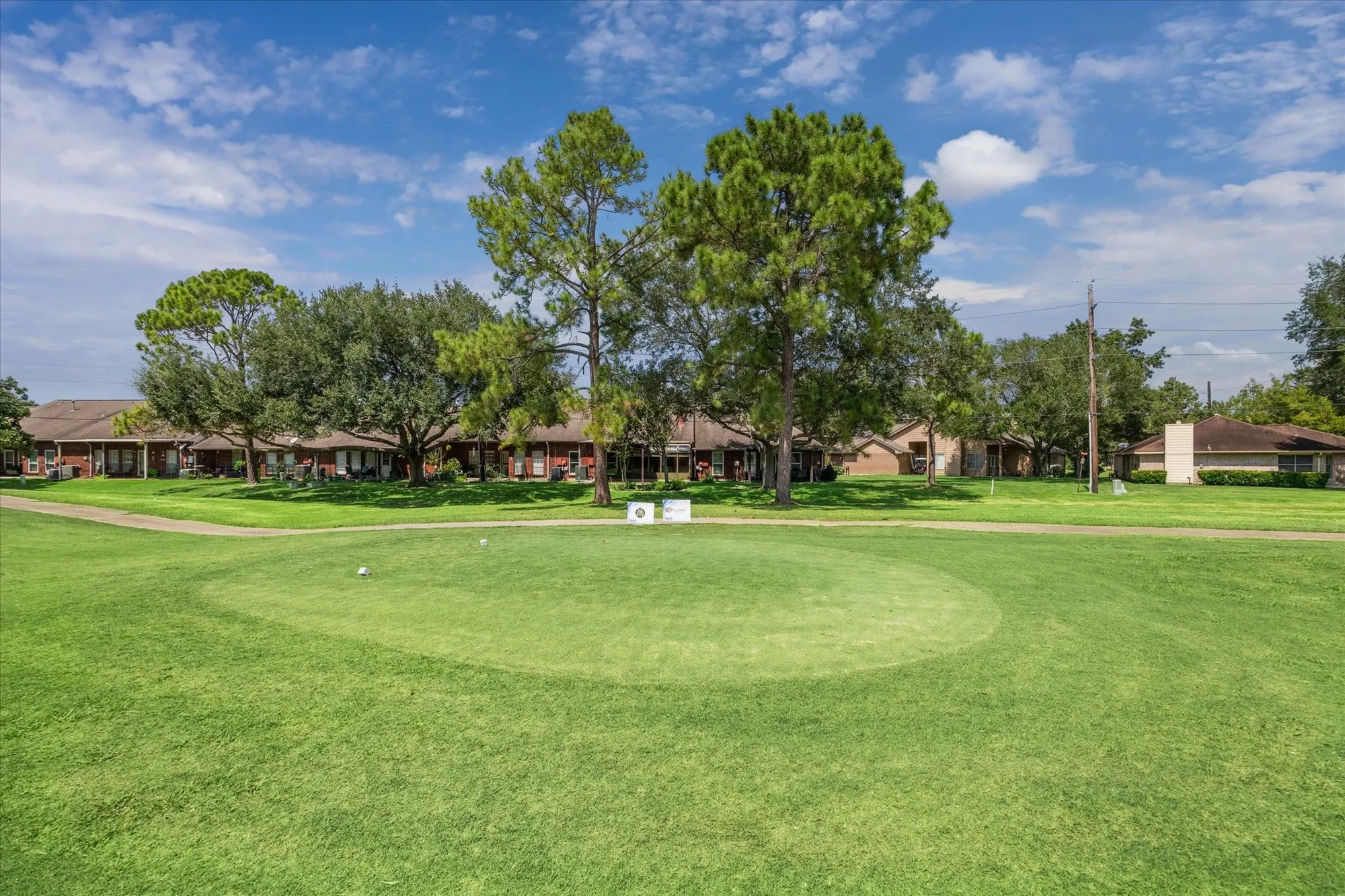 Property Slideshow image 16 of 19 | 3326 s country meadows ln, Pearland, TX, 77584