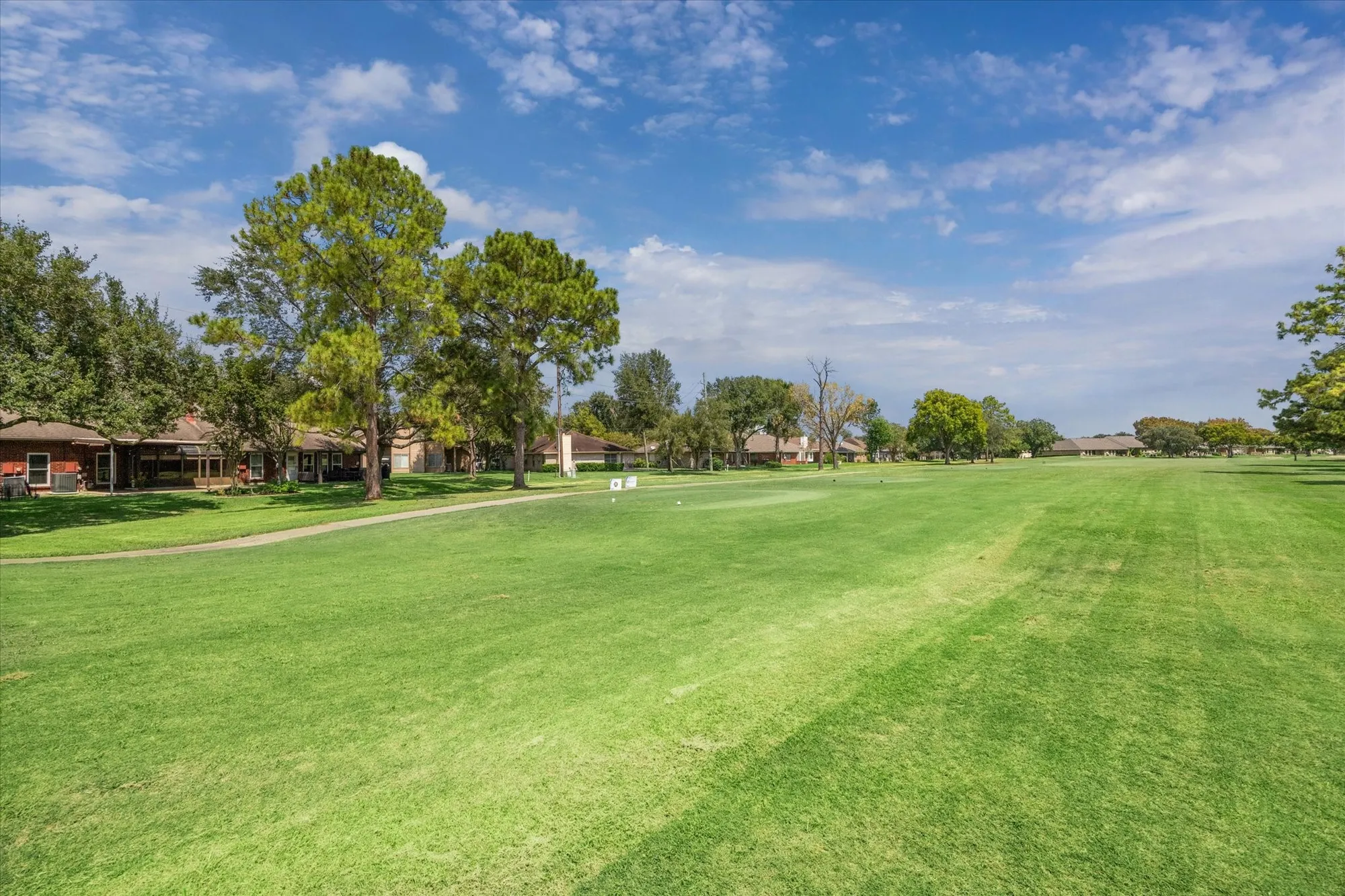 Property Slideshow image 17 of 19 | 3326 s country meadows ln, Pearland, TX, 77584