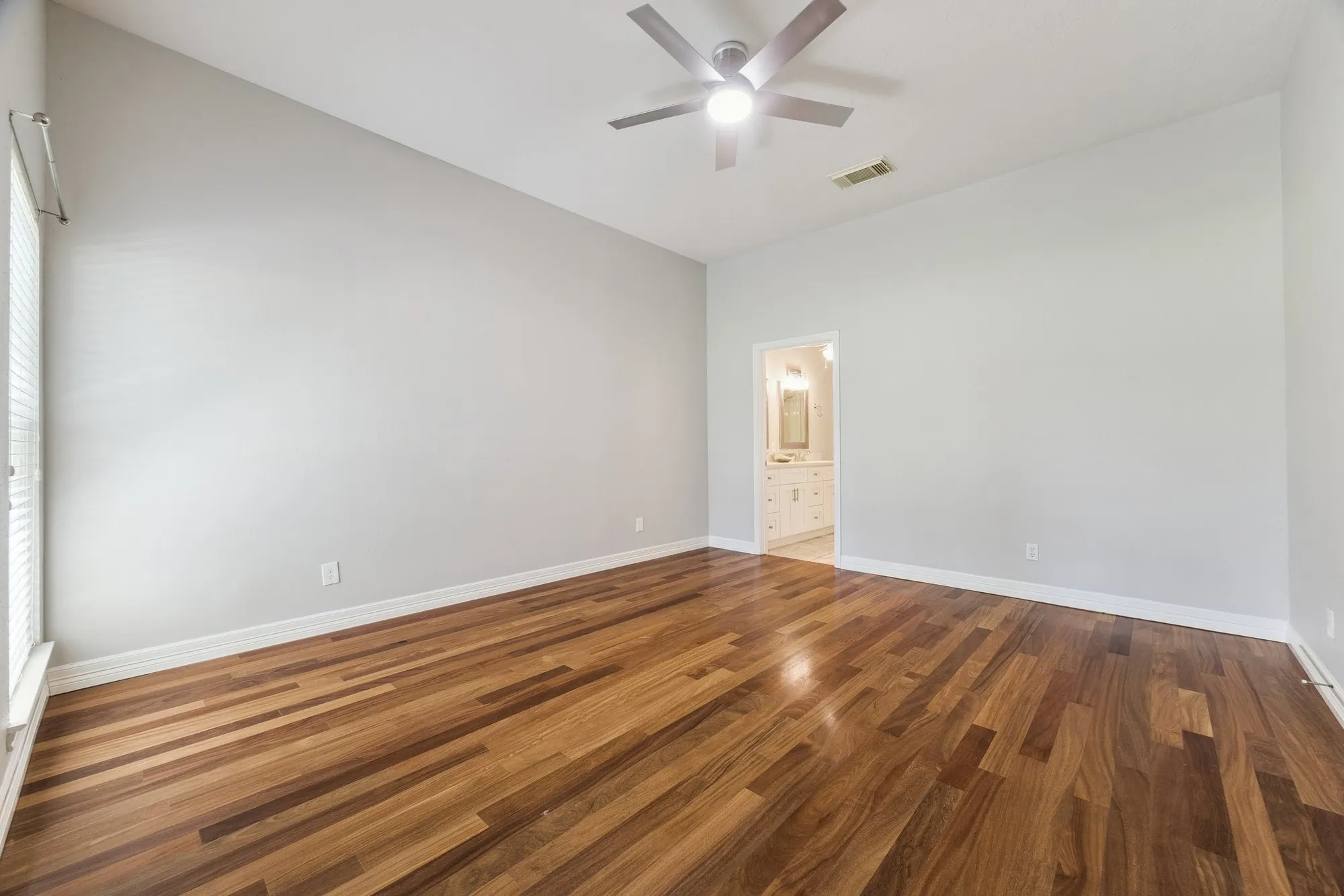 Property Slideshow image 13 of 19 | 3326 s country meadows ln, Pearland, TX, 77584