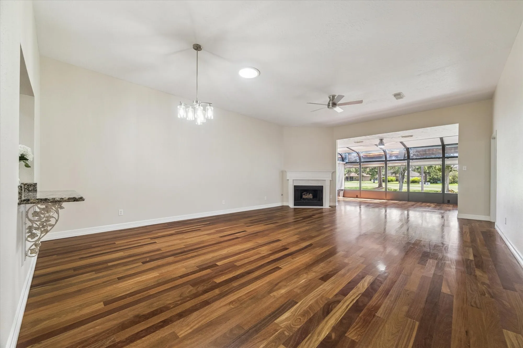 Property Slideshow image 4 of 19 | 3326 s country meadows ln, Pearland, TX, 77584