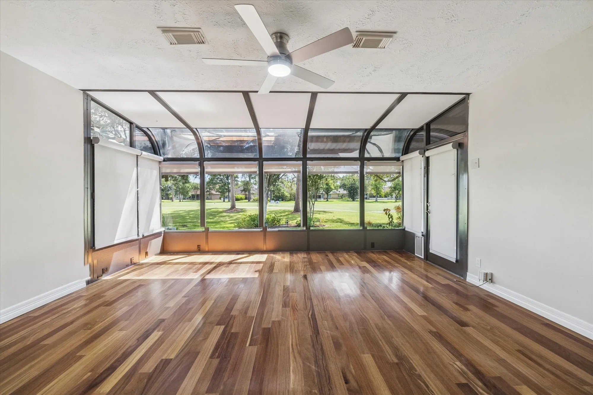 Property Slideshow image 6 of 19 | 3326 s country meadows ln, Pearland, TX, 77584