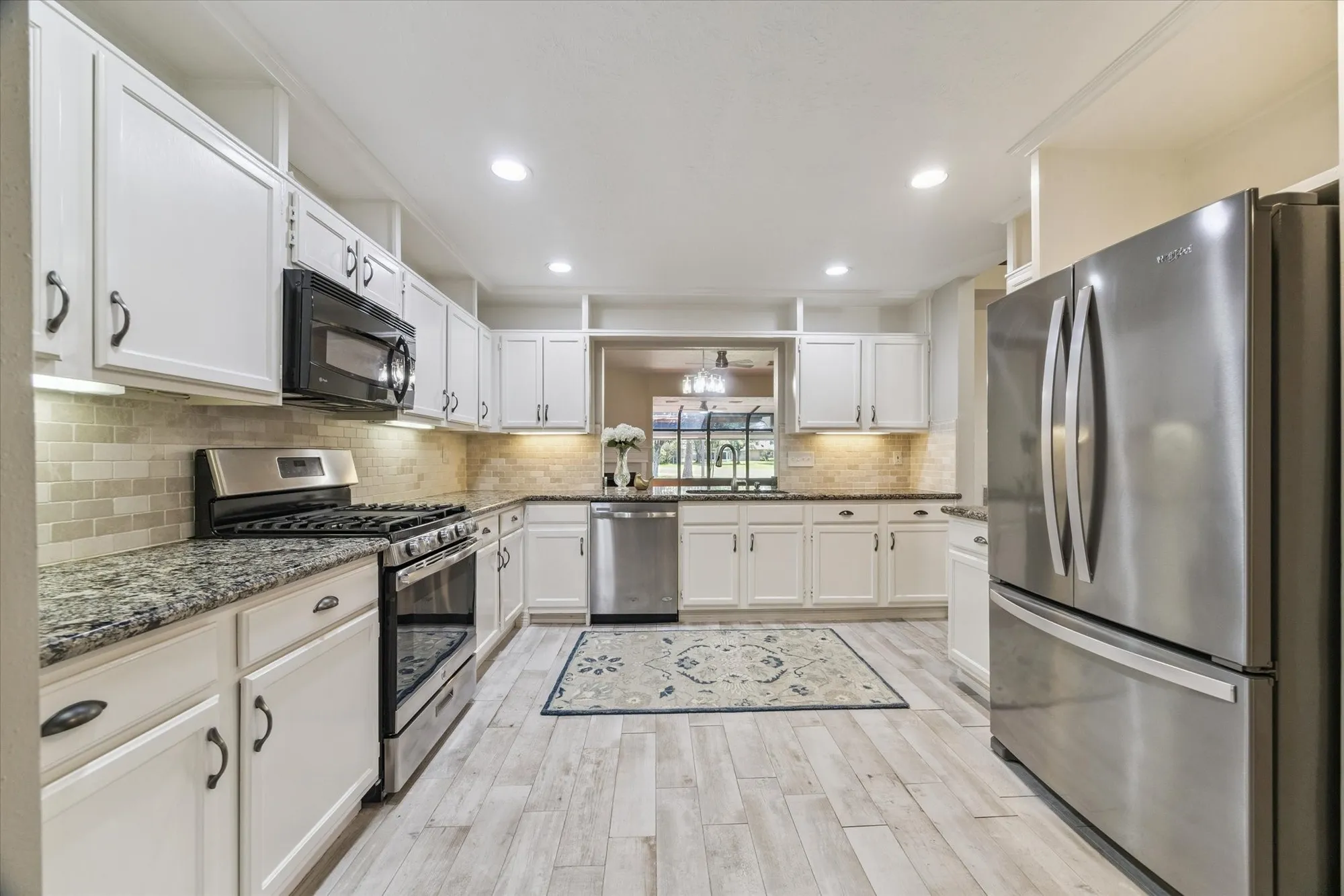 Property Slideshow image 9 of 19 | 3326 s country meadows ln, Pearland, TX, 77584