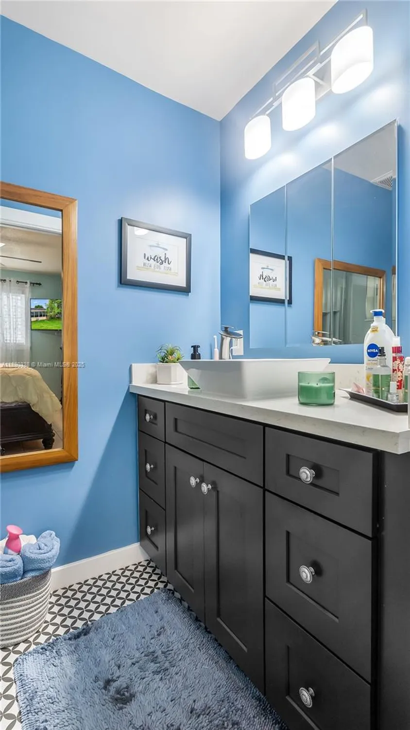 Property Slideshow image 27 of 38 | 4813 nw 47th ter, Tamarac, FL, 33319