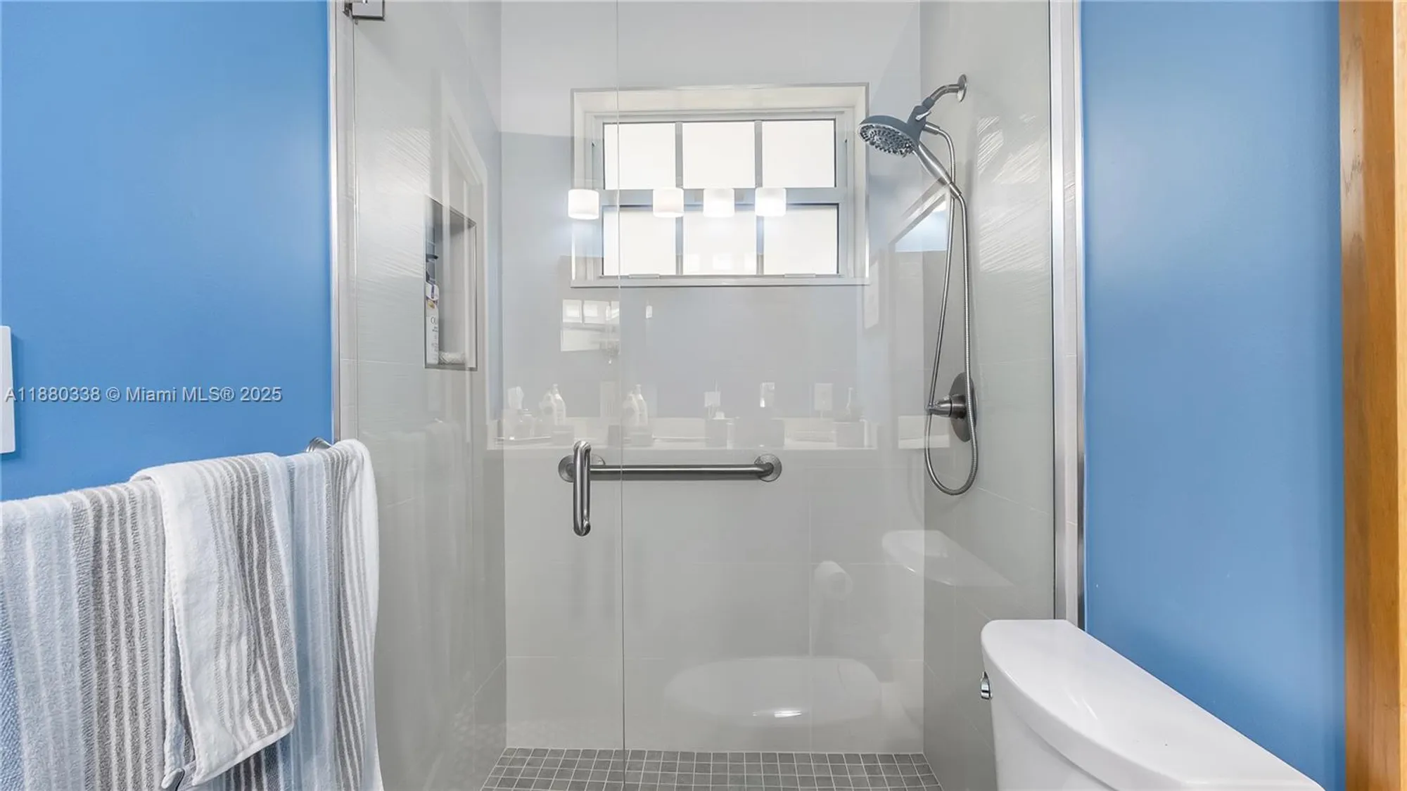 Property Slideshow image 28 of 38 | 4813 nw 47th ter, Tamarac, FL, 33319