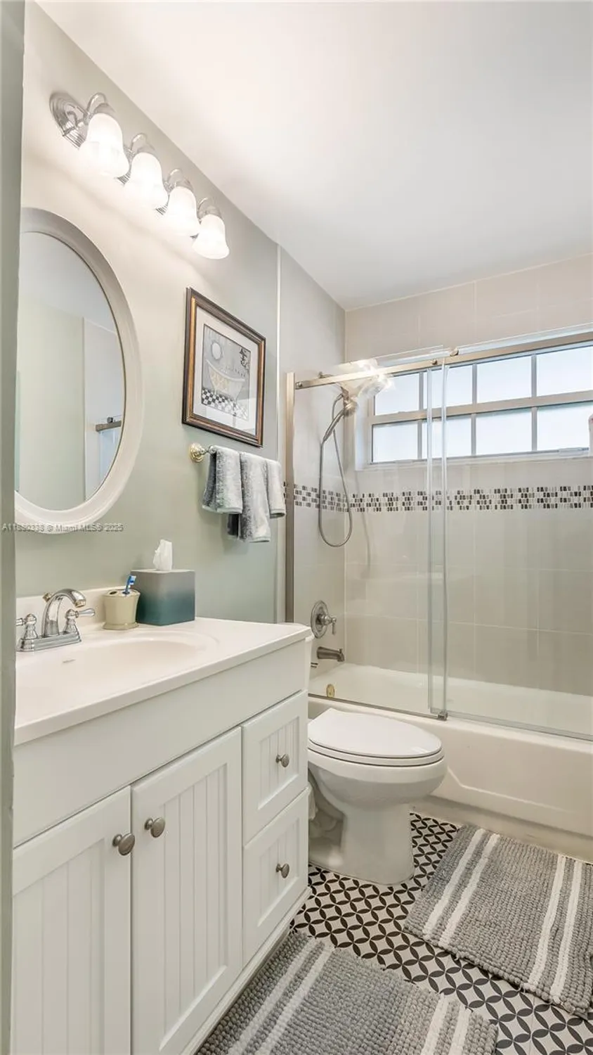 Property Slideshow image 23 of 38 | 4813 nw 47th ter, Tamarac, FL, 33319