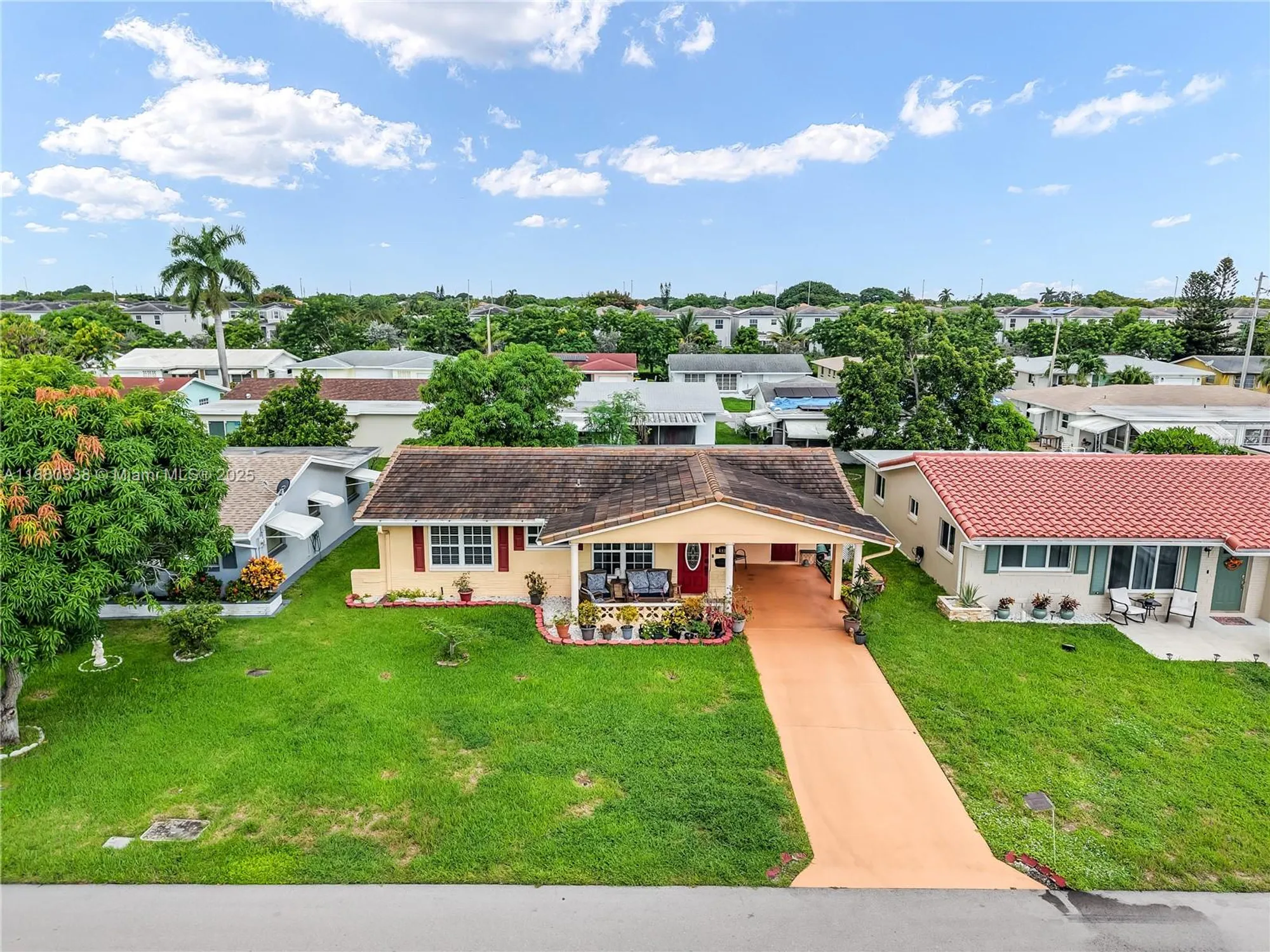 Property Slideshow image 33 of 38 | 4813 nw 47th ter, Tamarac, FL, 33319