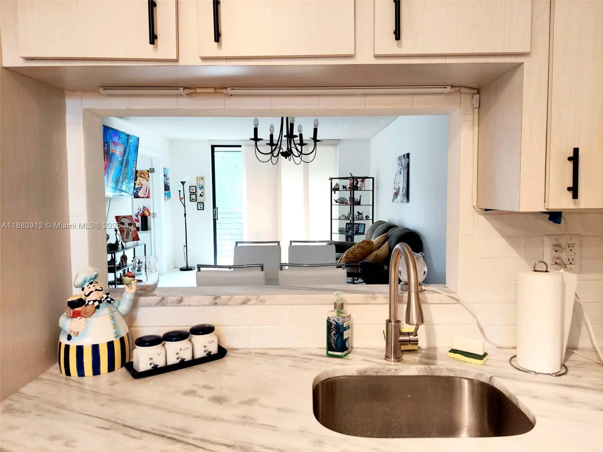 Property Slideshow image 11 of 31 | 901 colony point cir 304, Pembroke Pines, FL, 33026