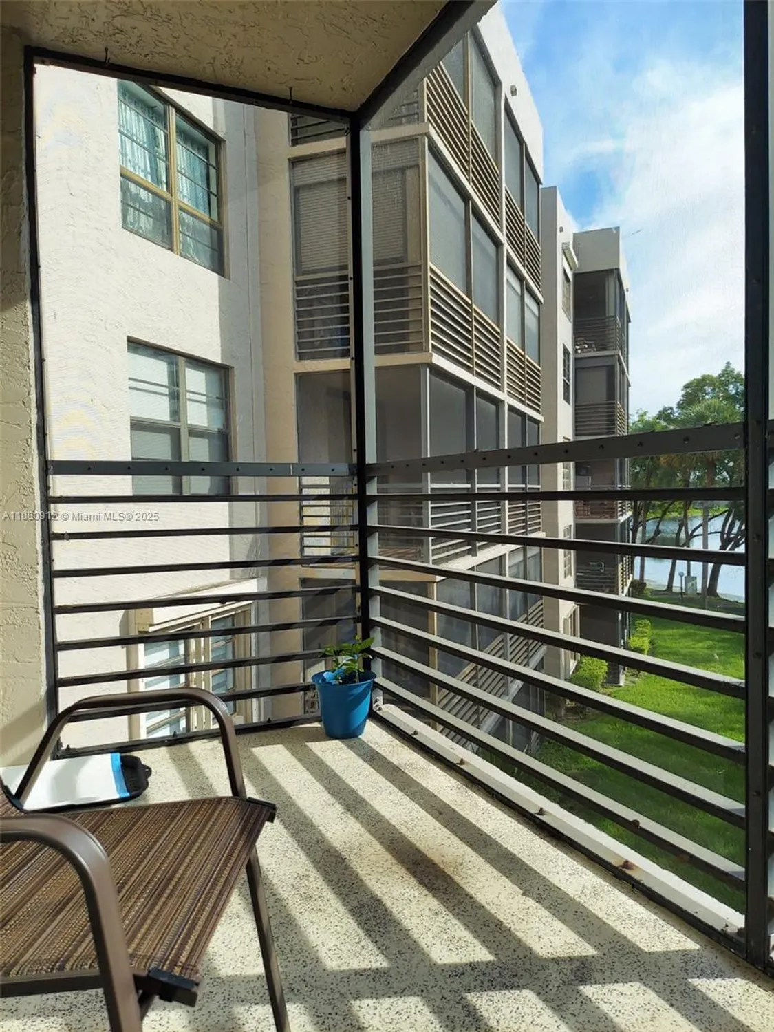 Property Slideshow image 26 of 31 | 901 colony point cir 304, Pembroke Pines, FL, 33026