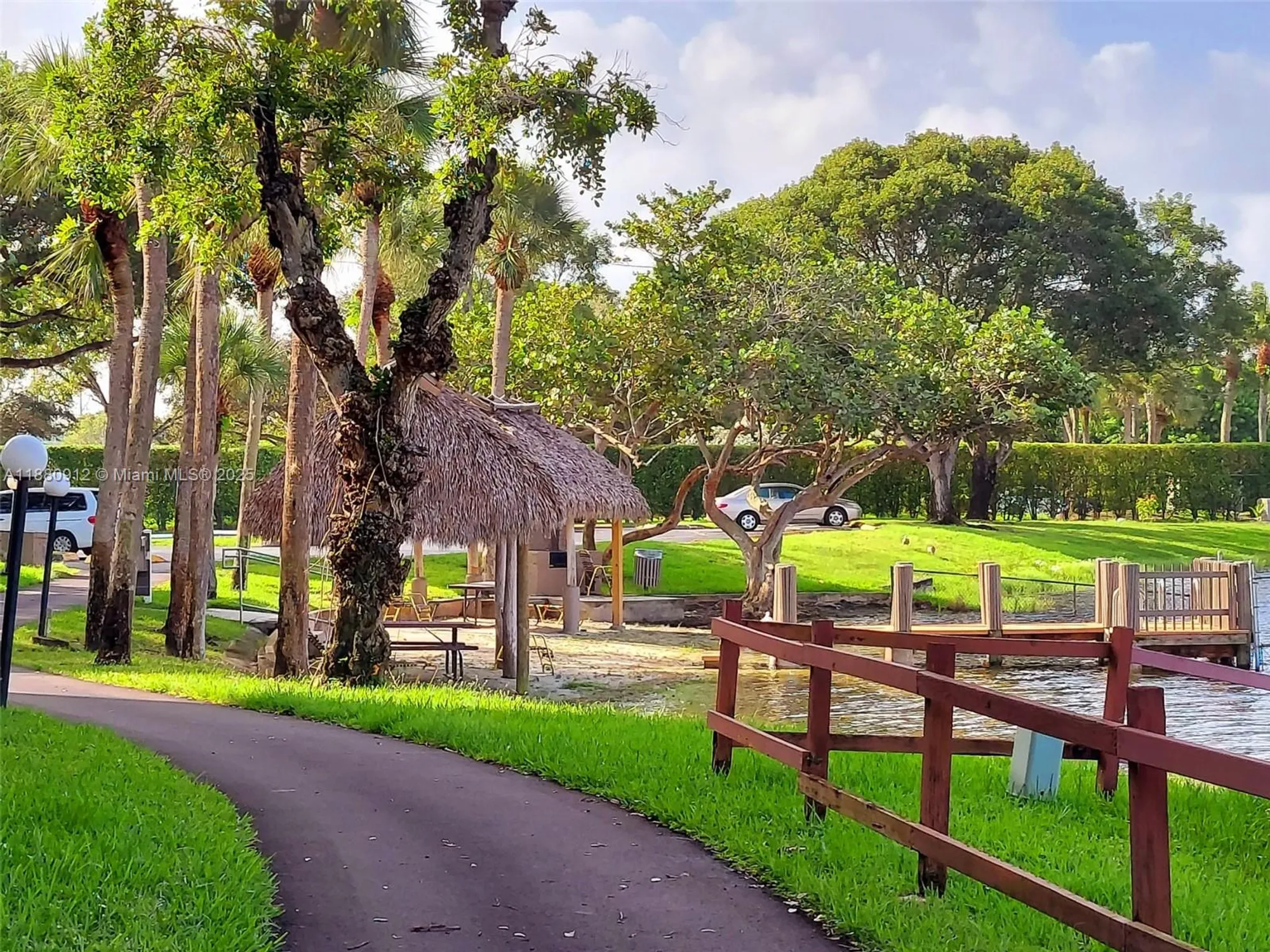 Property Slideshow image 6 of 31 | 901 colony point cir 304, Pembroke Pines, FL, 33026