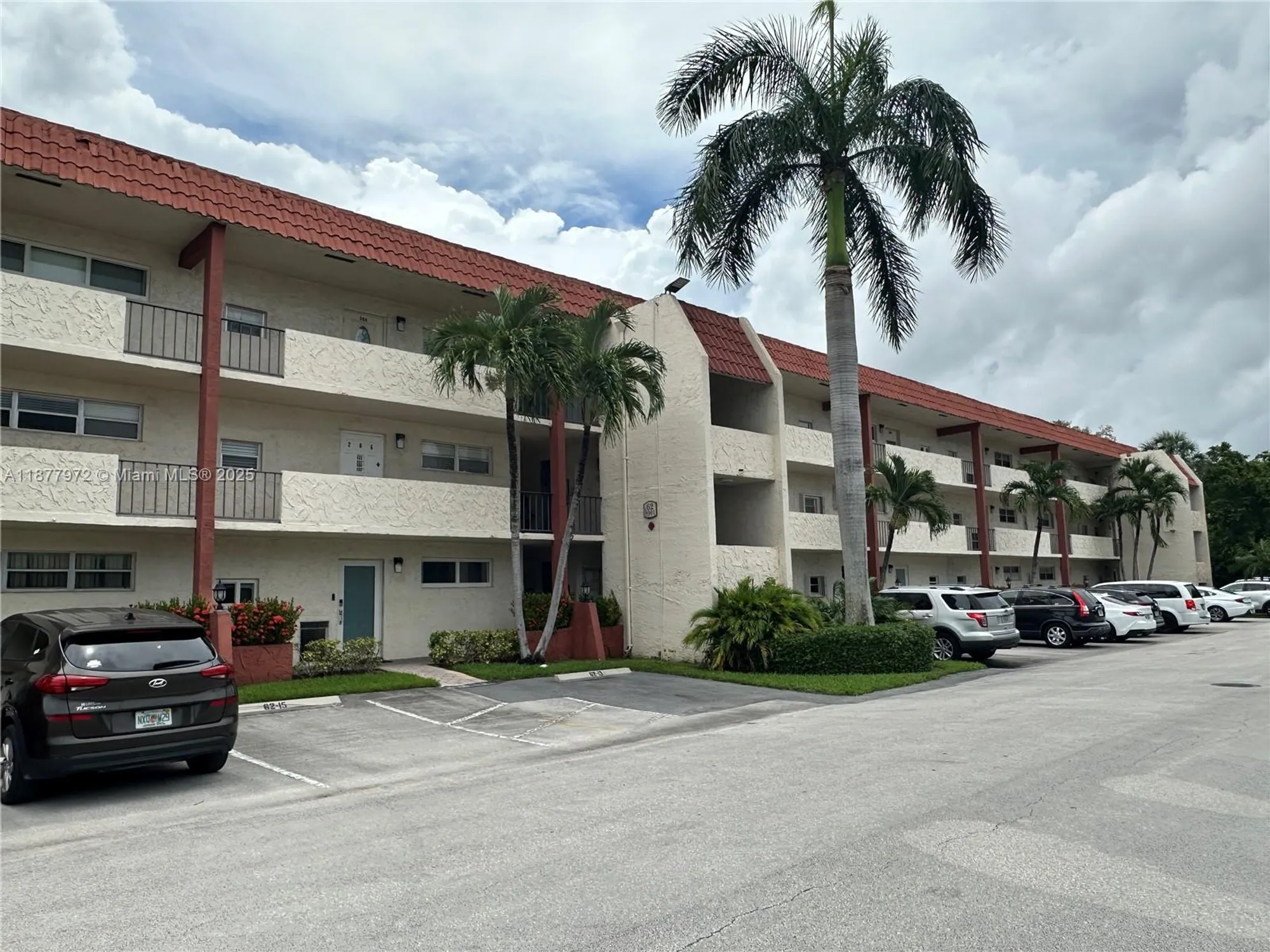 Property Slideshow image 2 of 30 | 8901 s hollybrook blvd 306, Pembroke Pines, FL, 33025