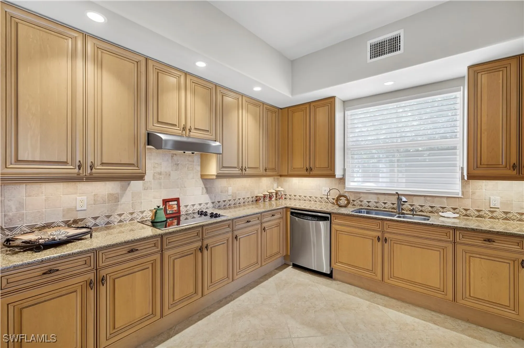 Property Slideshow image 12 of 36 | 575 avellino isles cir # 201, Naples, FL, 34119
