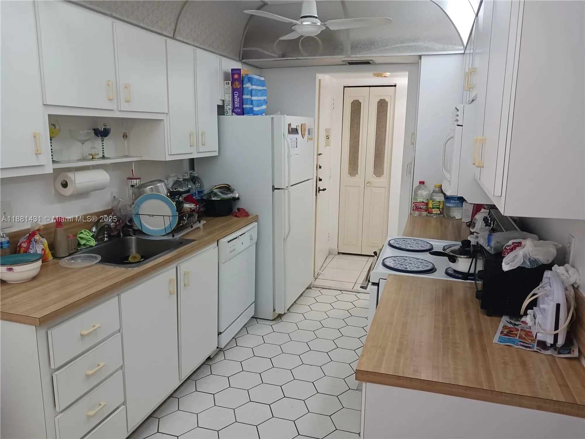 Property Slideshow image 11 of 25 | 1300 saint charles pl apt 311, Pembroke Pines, FL, 33026