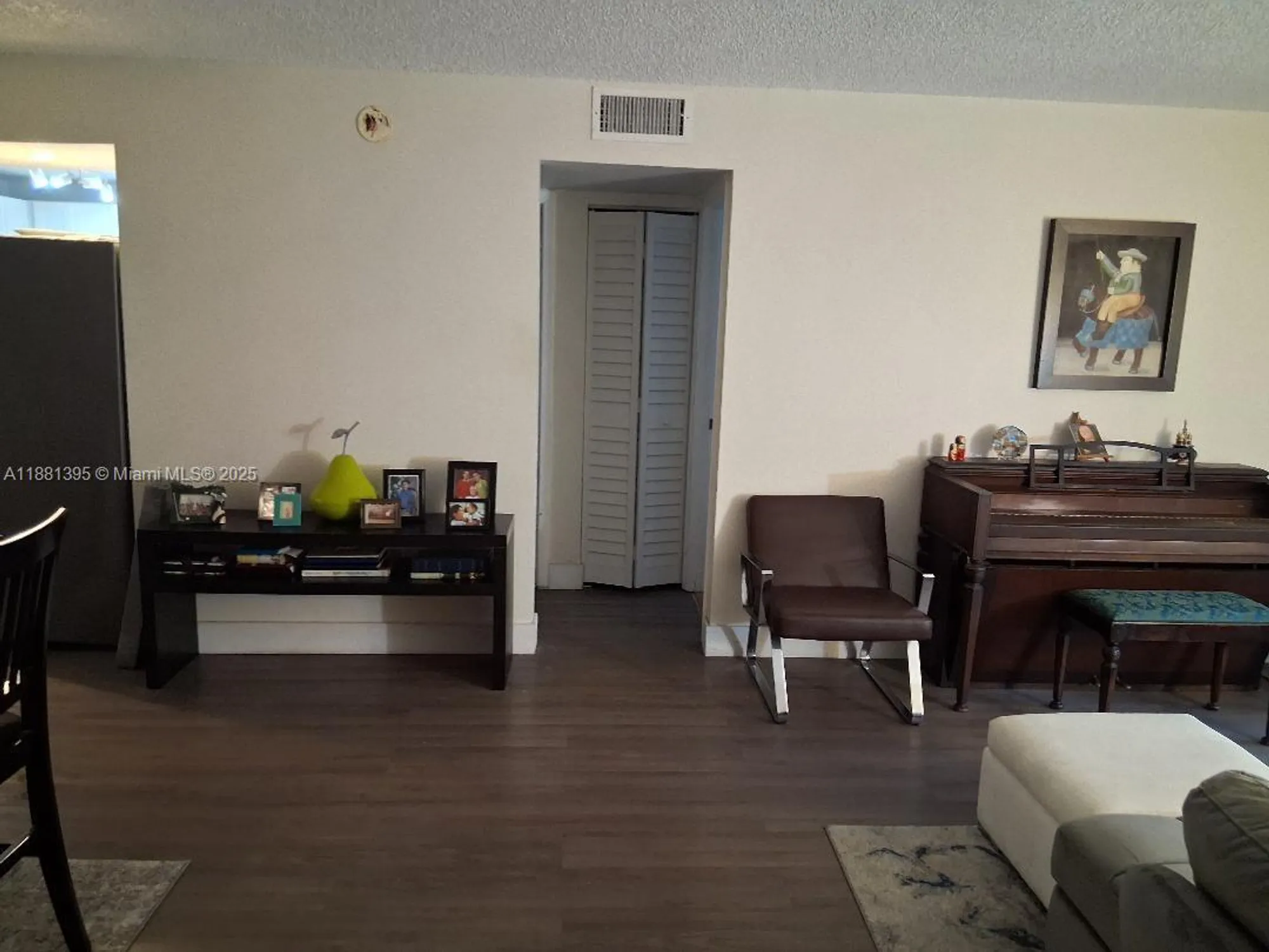 Property Slideshow image 14 of 29 | 1400 saint charles pl 201, Pembroke Pines, FL, 33026