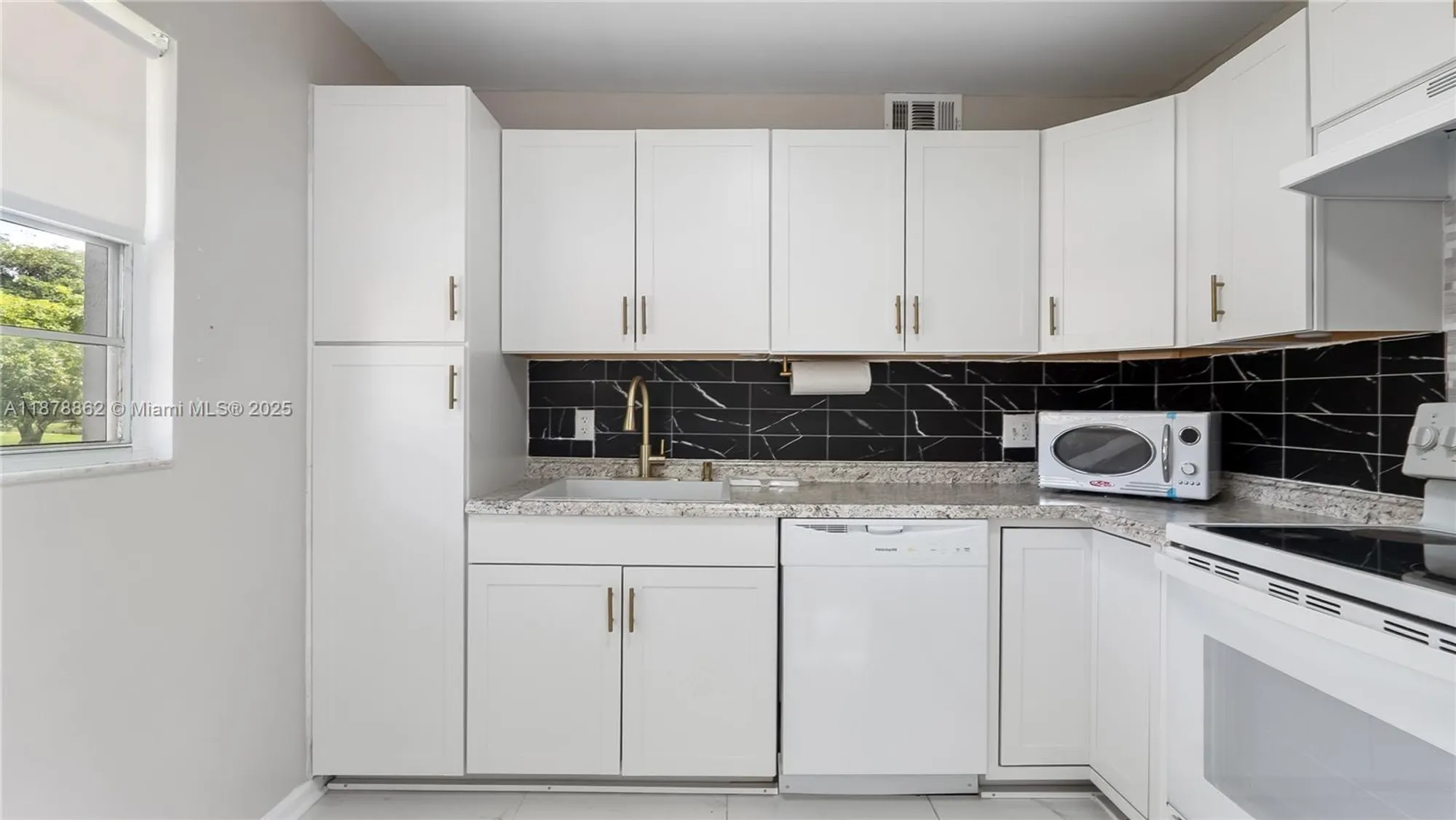 Property Slideshow image 14 of 28 | 251 sw 132nd way h201, Pembroke Pines, FL, 33027