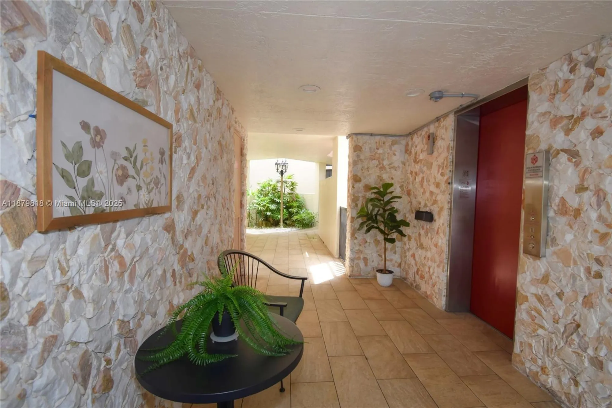 Property Slideshow image 4 of 58 | 7632 fairfax dr # 7632, Tamarac, FL, 33321