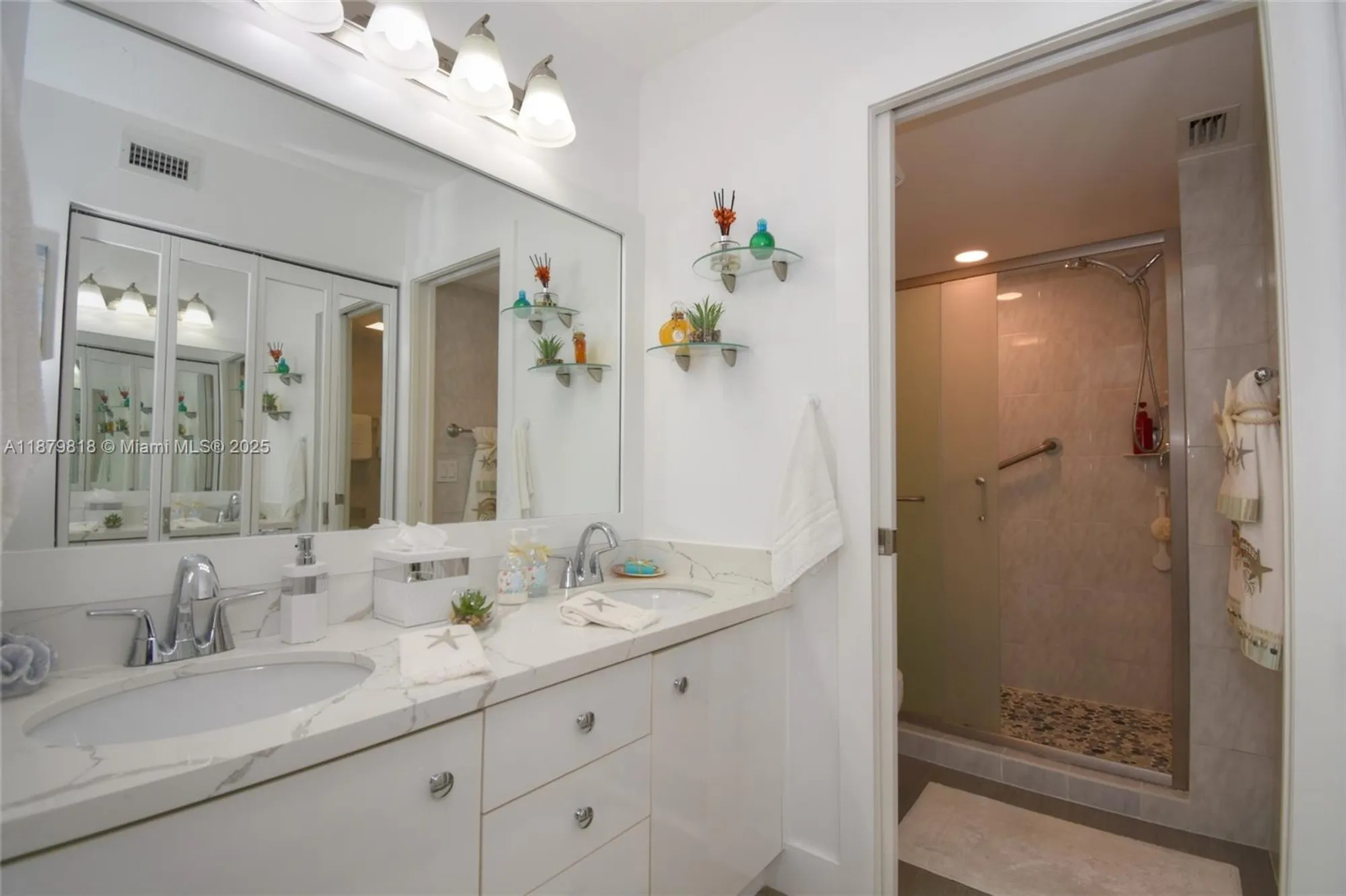 Property Slideshow image 40 of 58 | 7632 fairfax dr # 7632, Tamarac, FL, 33321