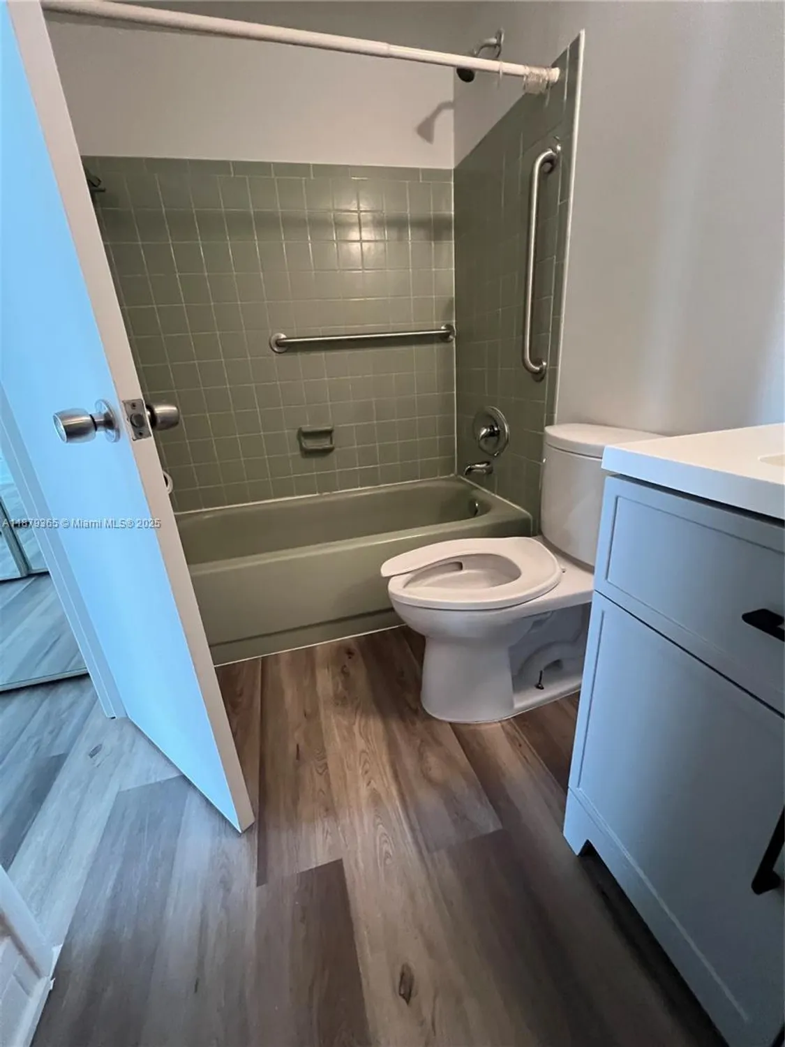 Property Slideshow image 11 of 24 | 7300 nw 4th pl 205, Margate, FL, 33063